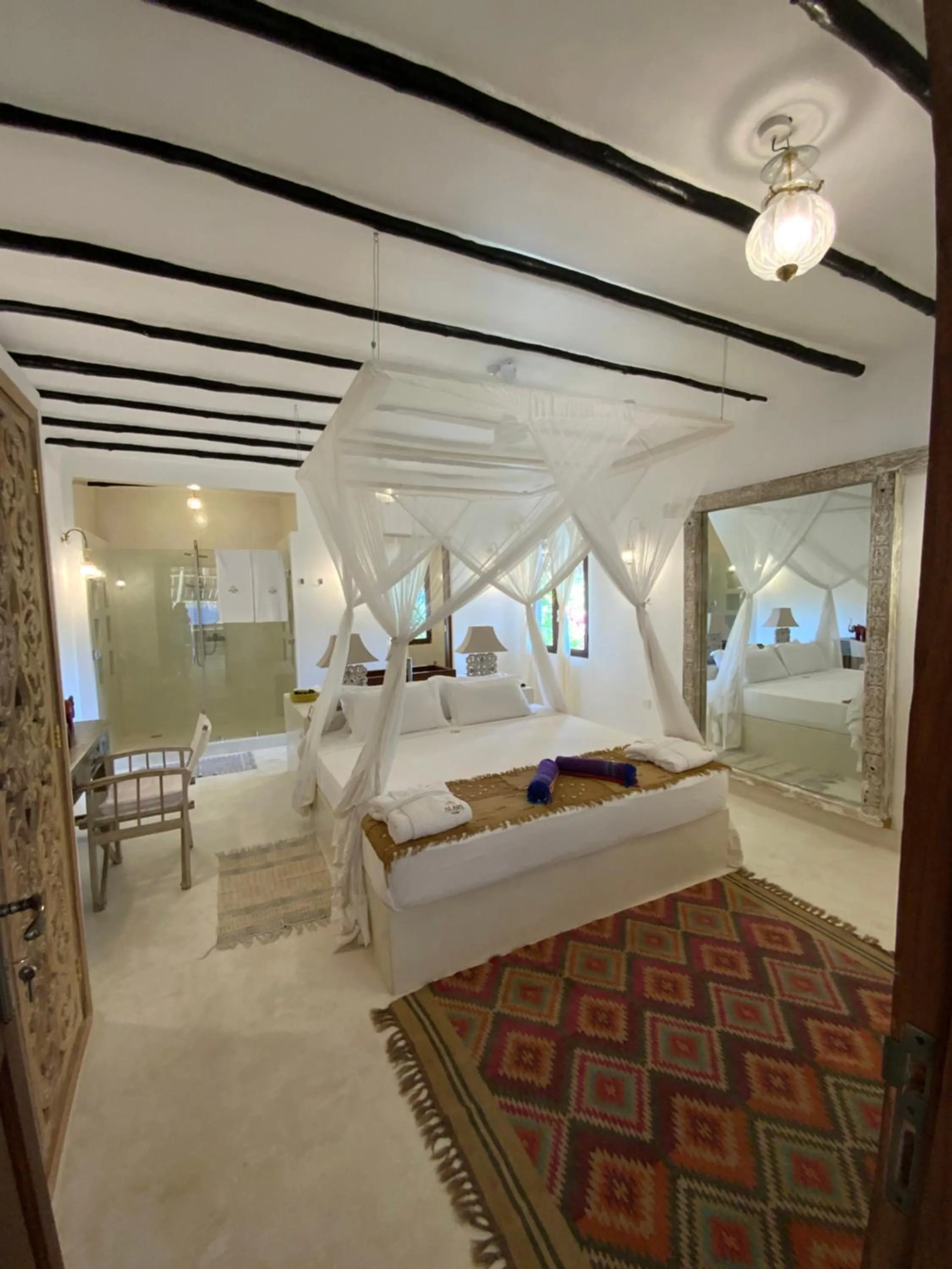 Bedroom, Bed in Alawi Home