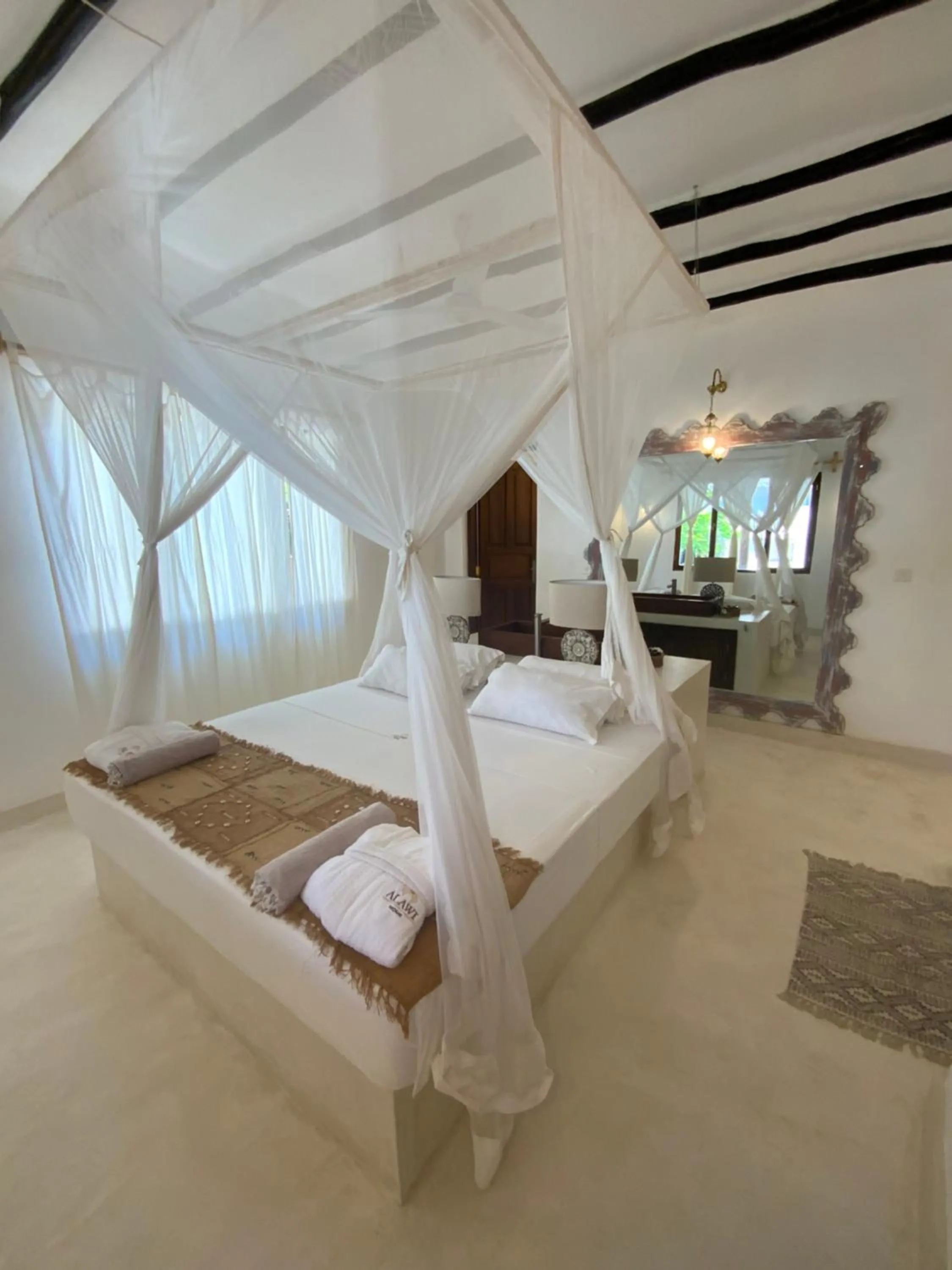 Bedroom, Bed in Alawi Home