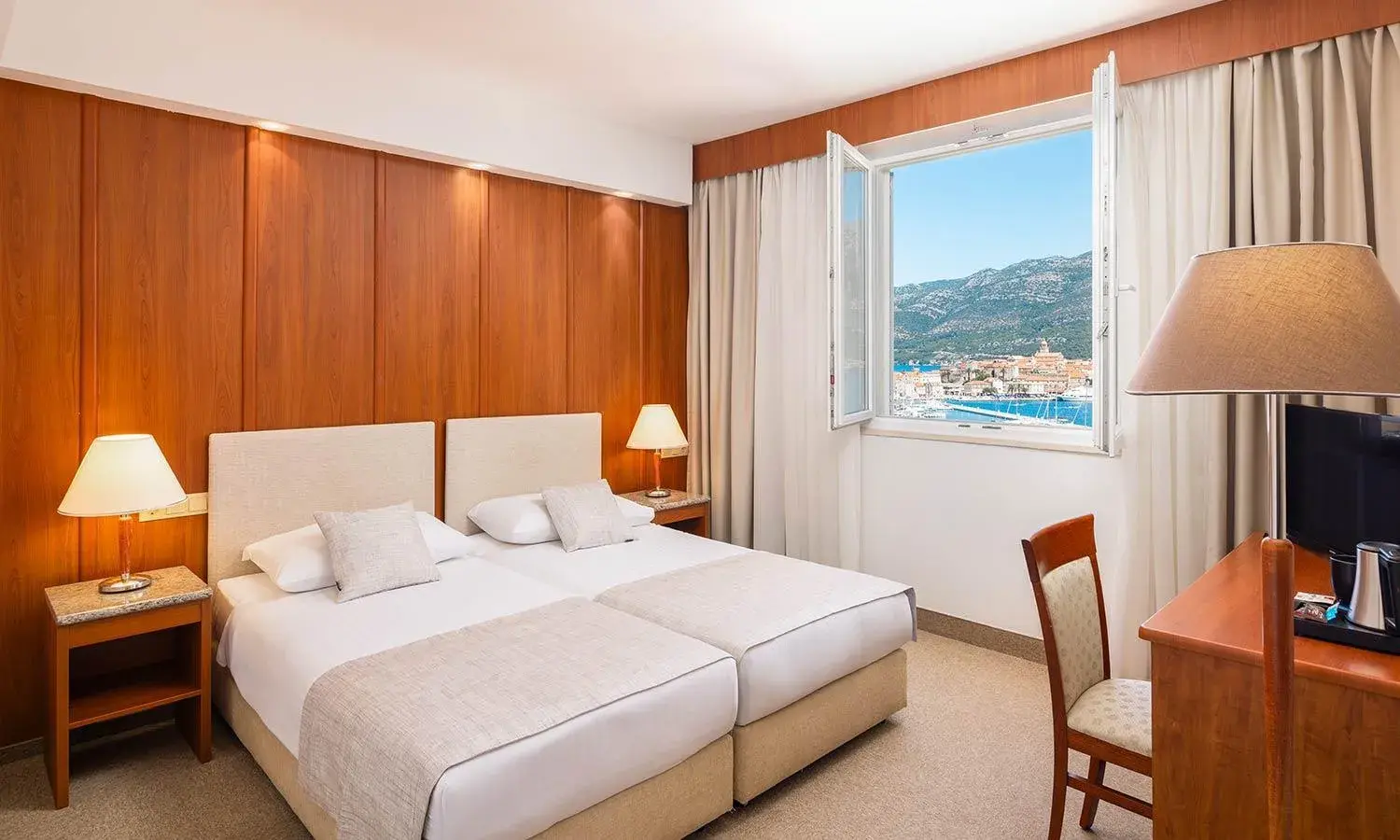 TV and multimedia, Bed in Marko Polo Maradiso Hotel by Aminess TV and multimedia, Bed in Marko Polo Maradiso Hotel by Aminess