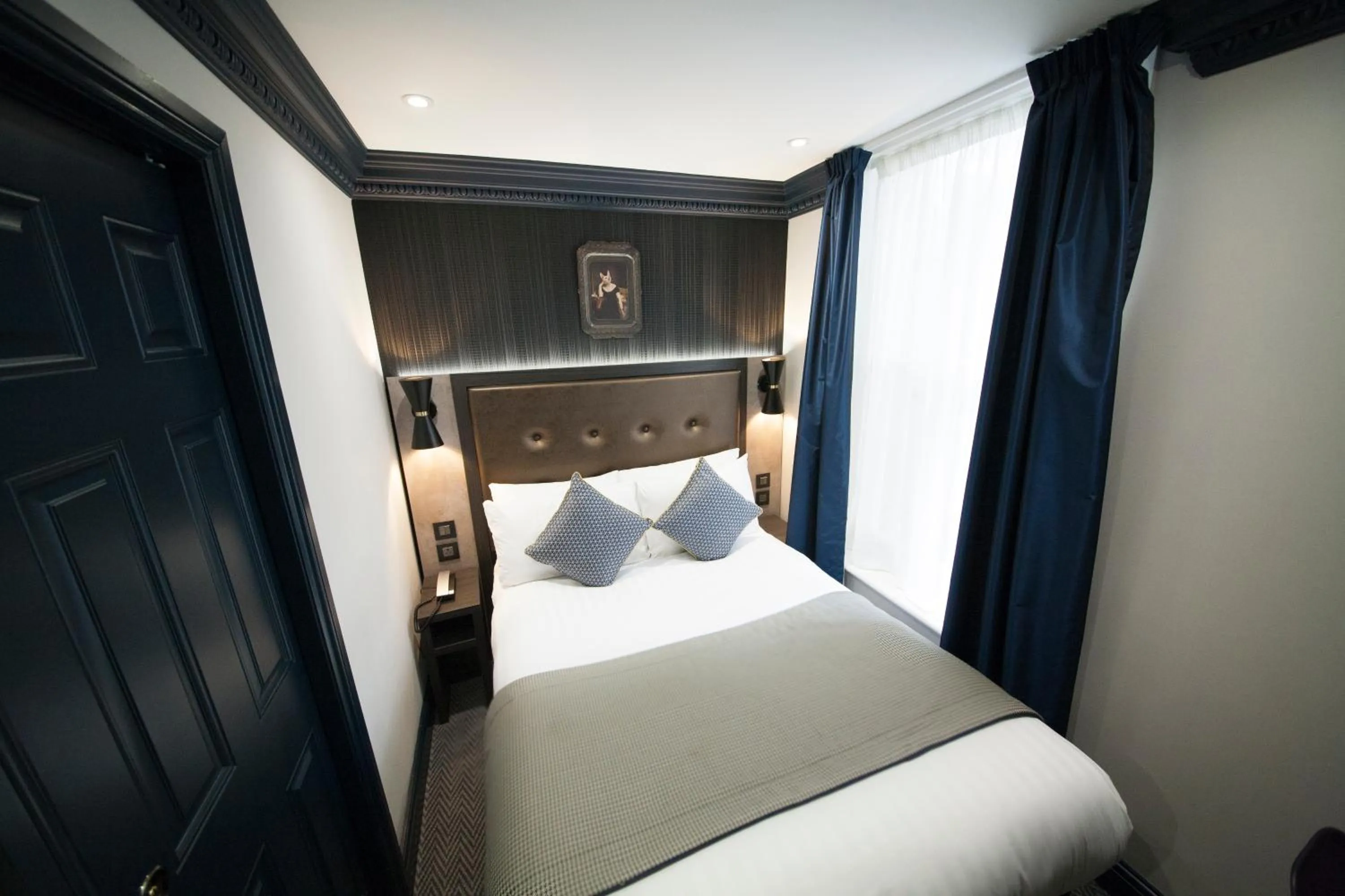 Bedroom, Bed in The House of Toby