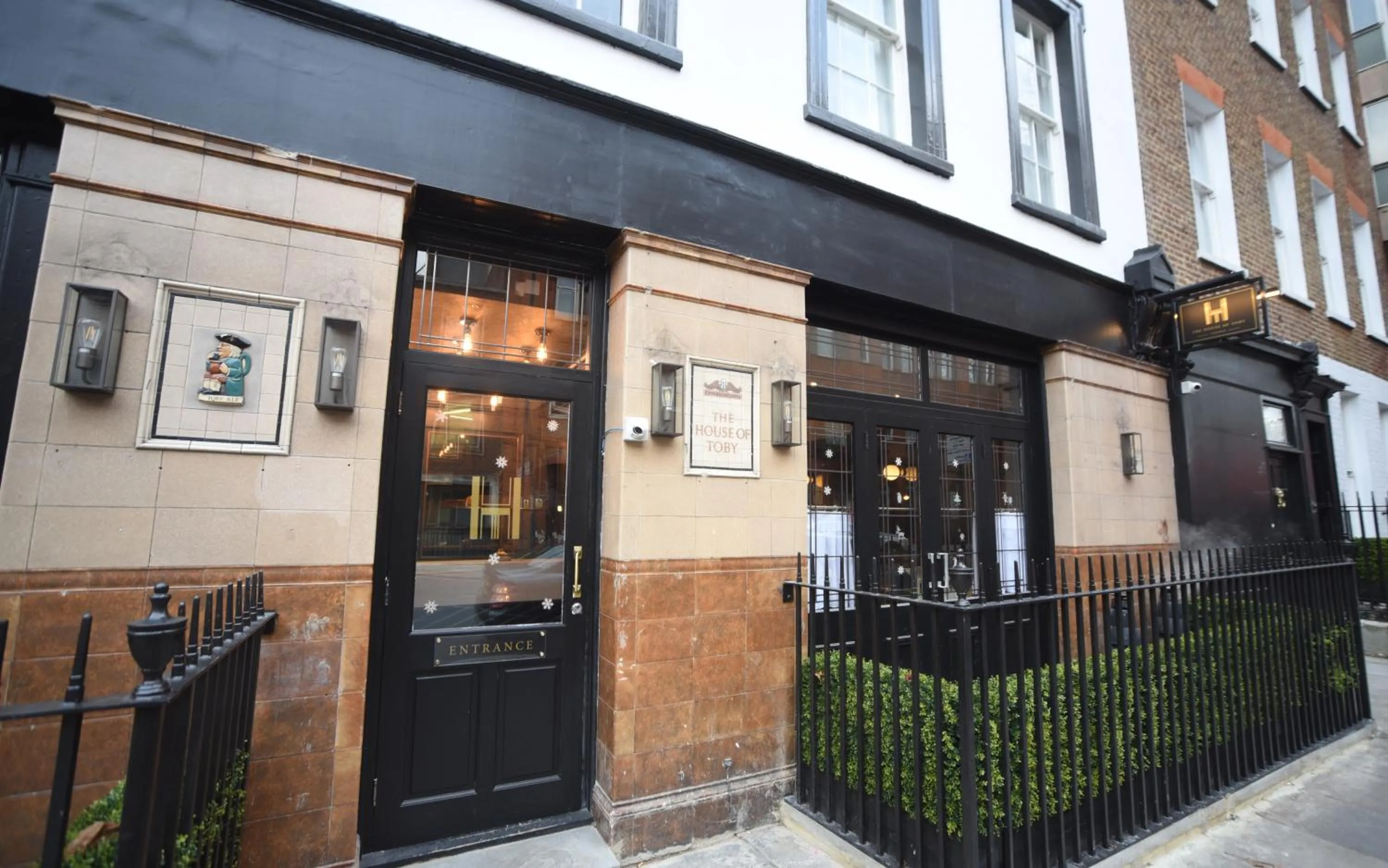 Facade/entrance in The House of Toby