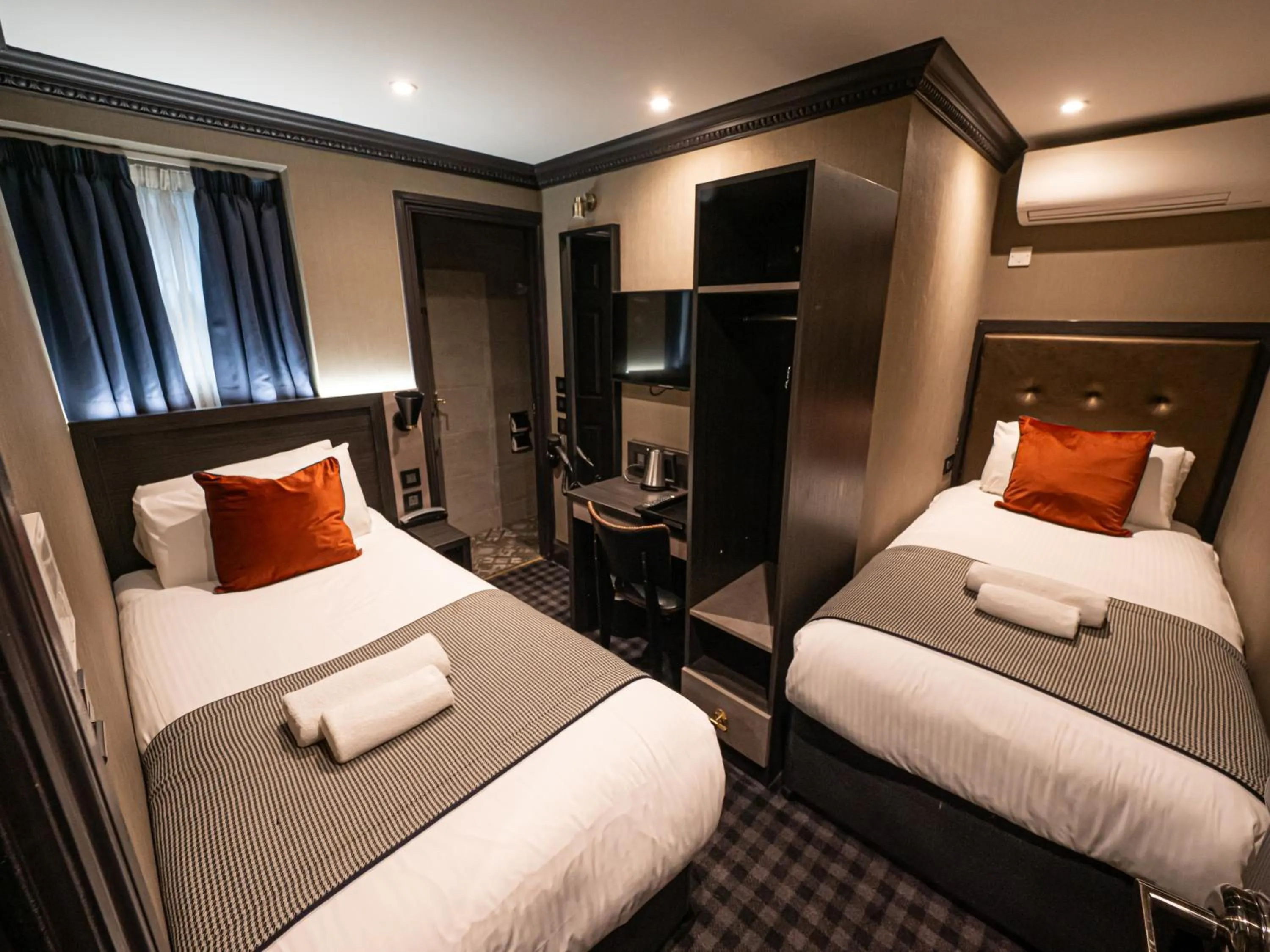 Bed in The House of Toby