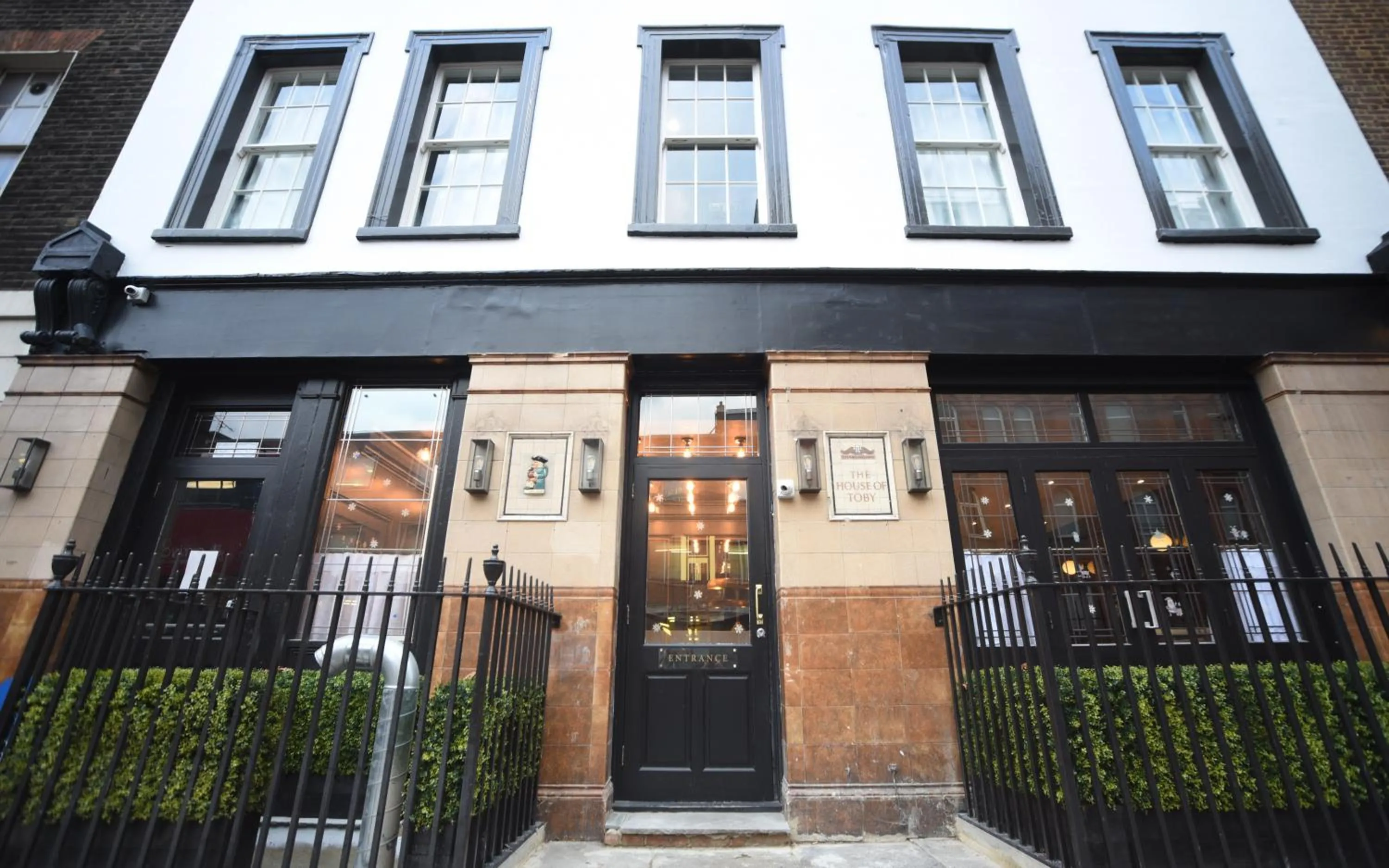 Facade/entrance in The House of Toby