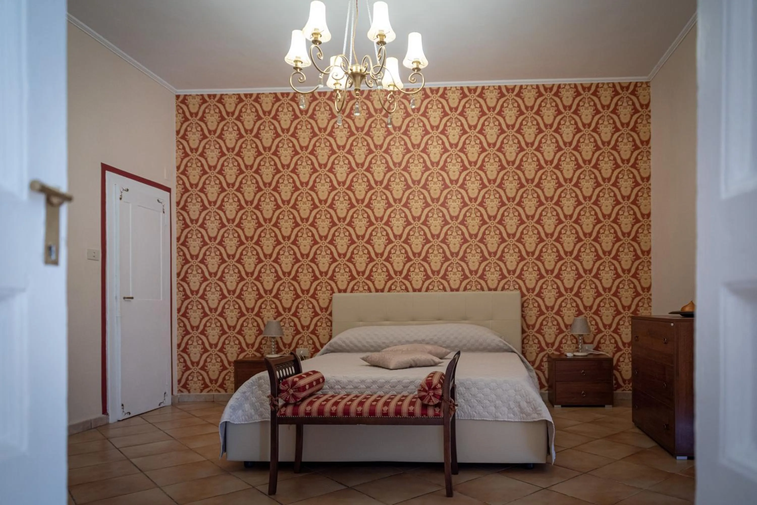 Photo of the whole room, Bed in L'Antica Caiatia