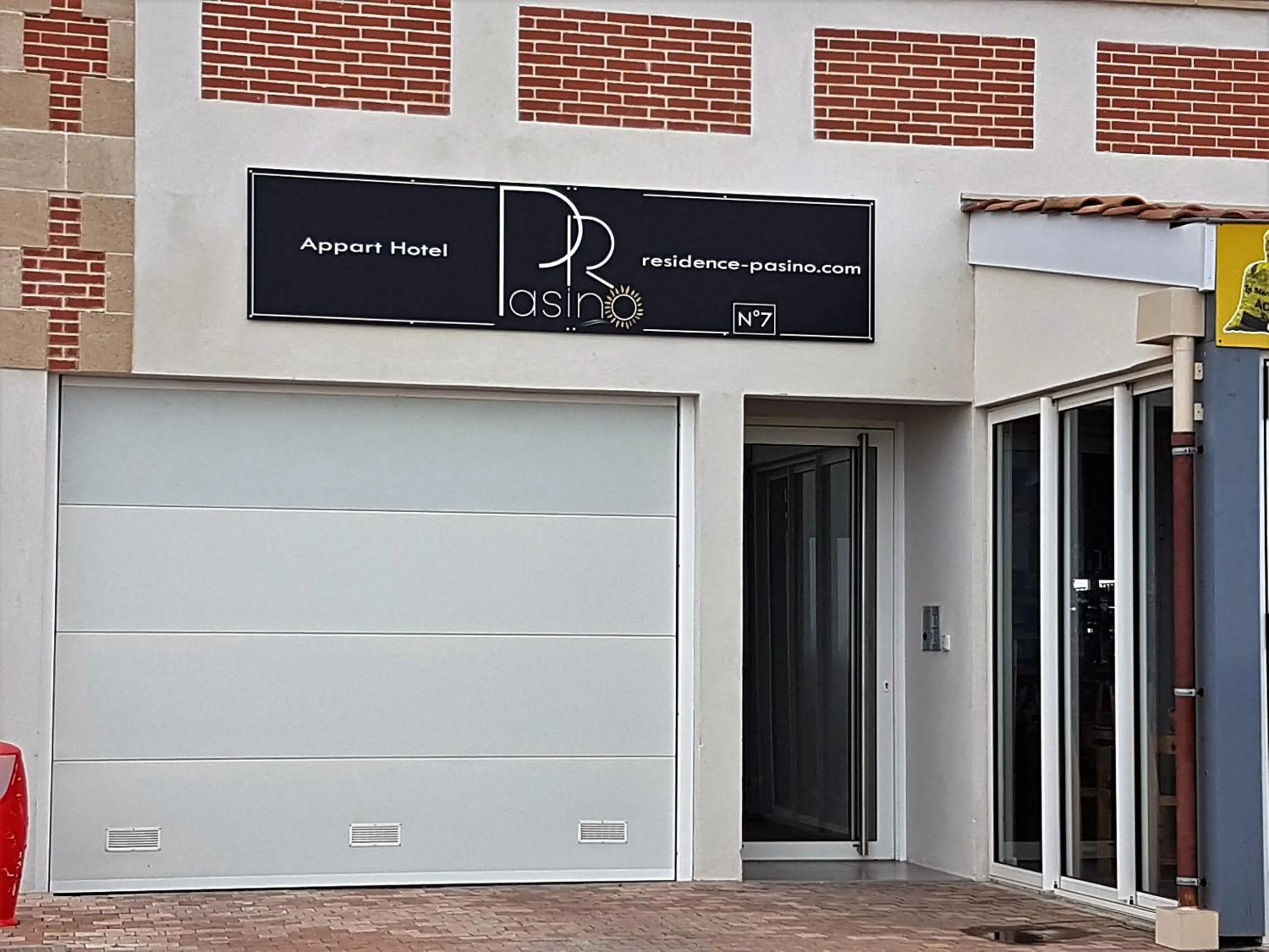 Facade/entrance in Résidence Pasino