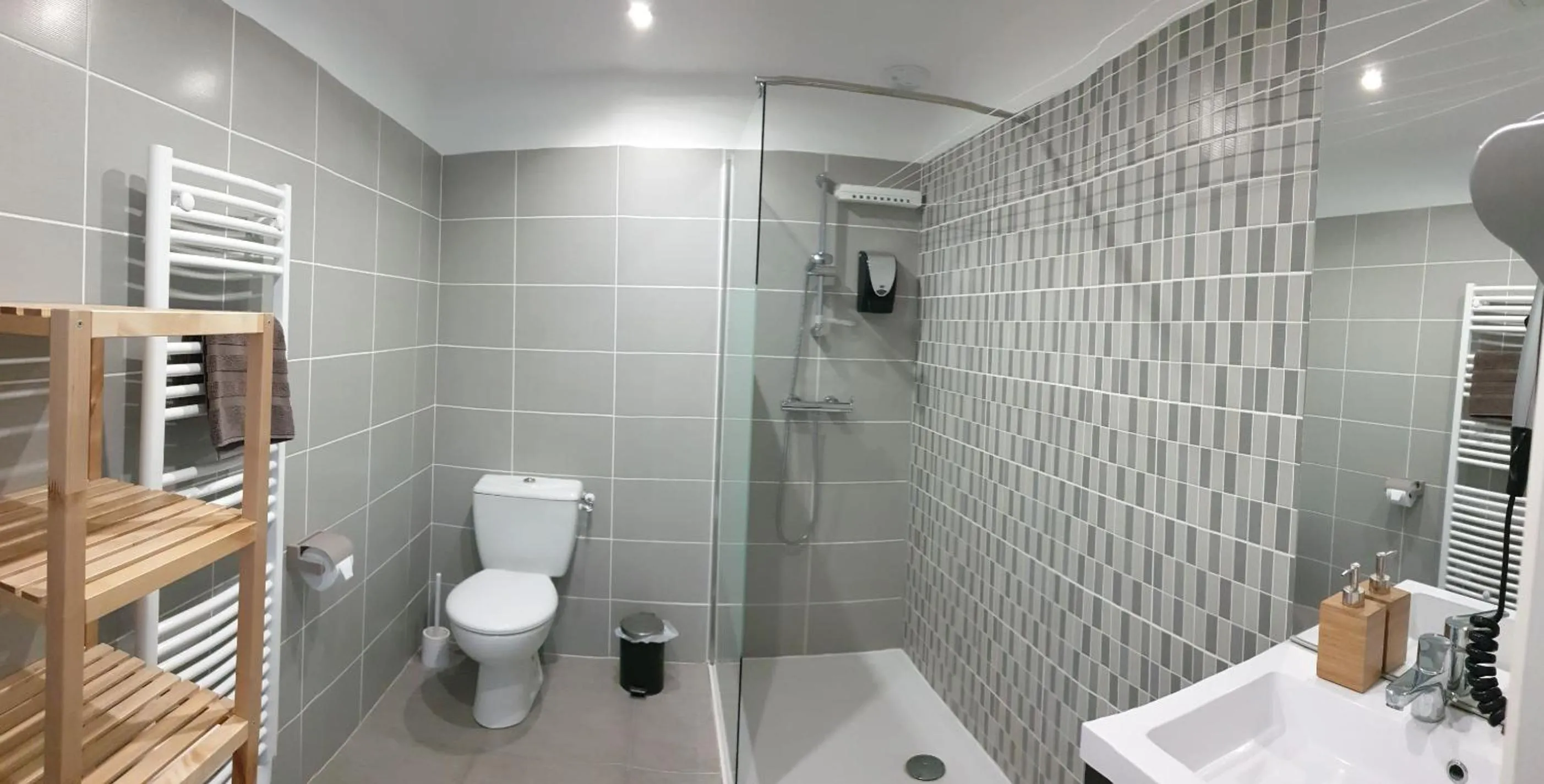 Shower in Résidence Pasino