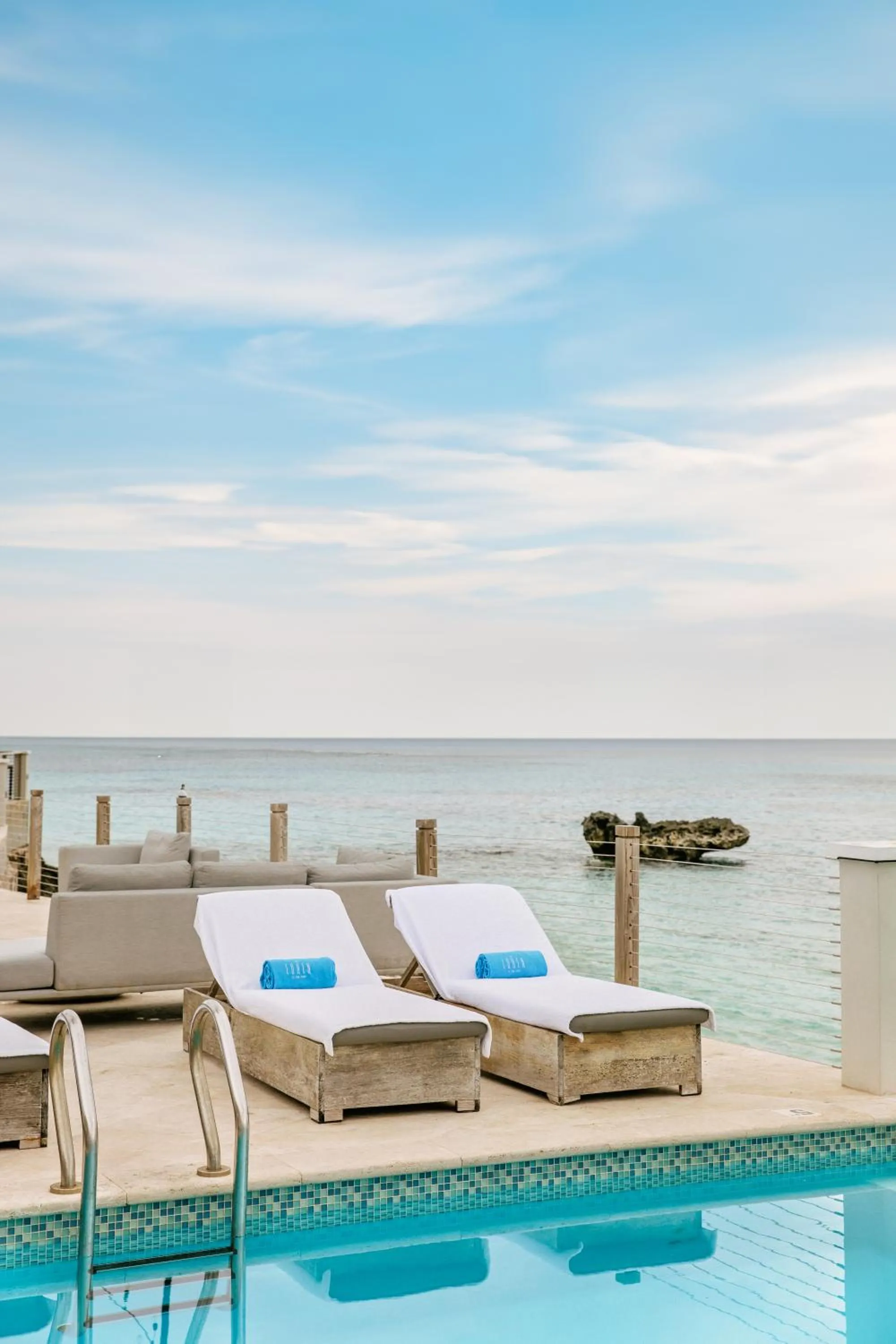 Day in The Loren at Pink Beach