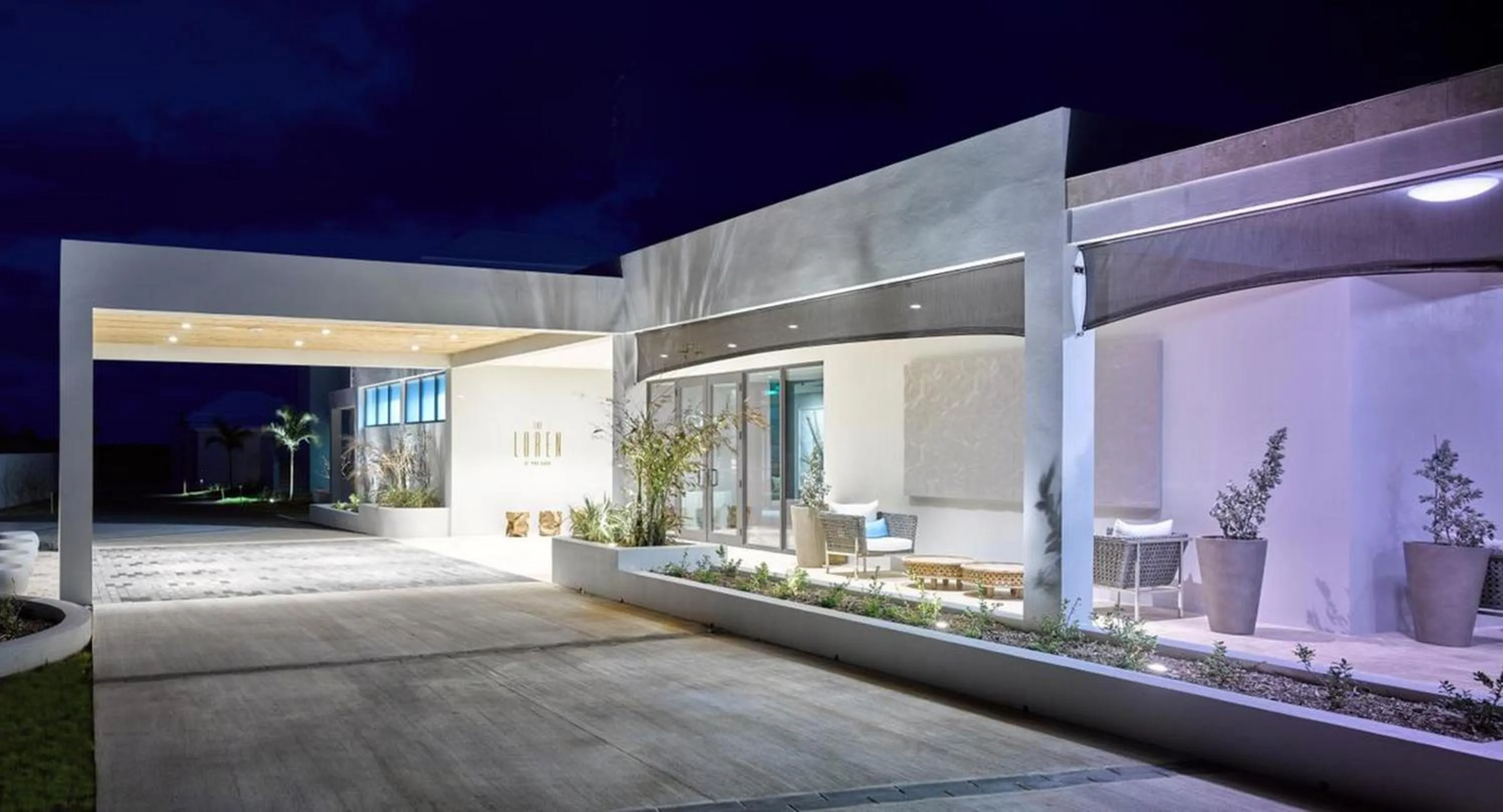 Facade/entrance in The Loren at Pink Beach