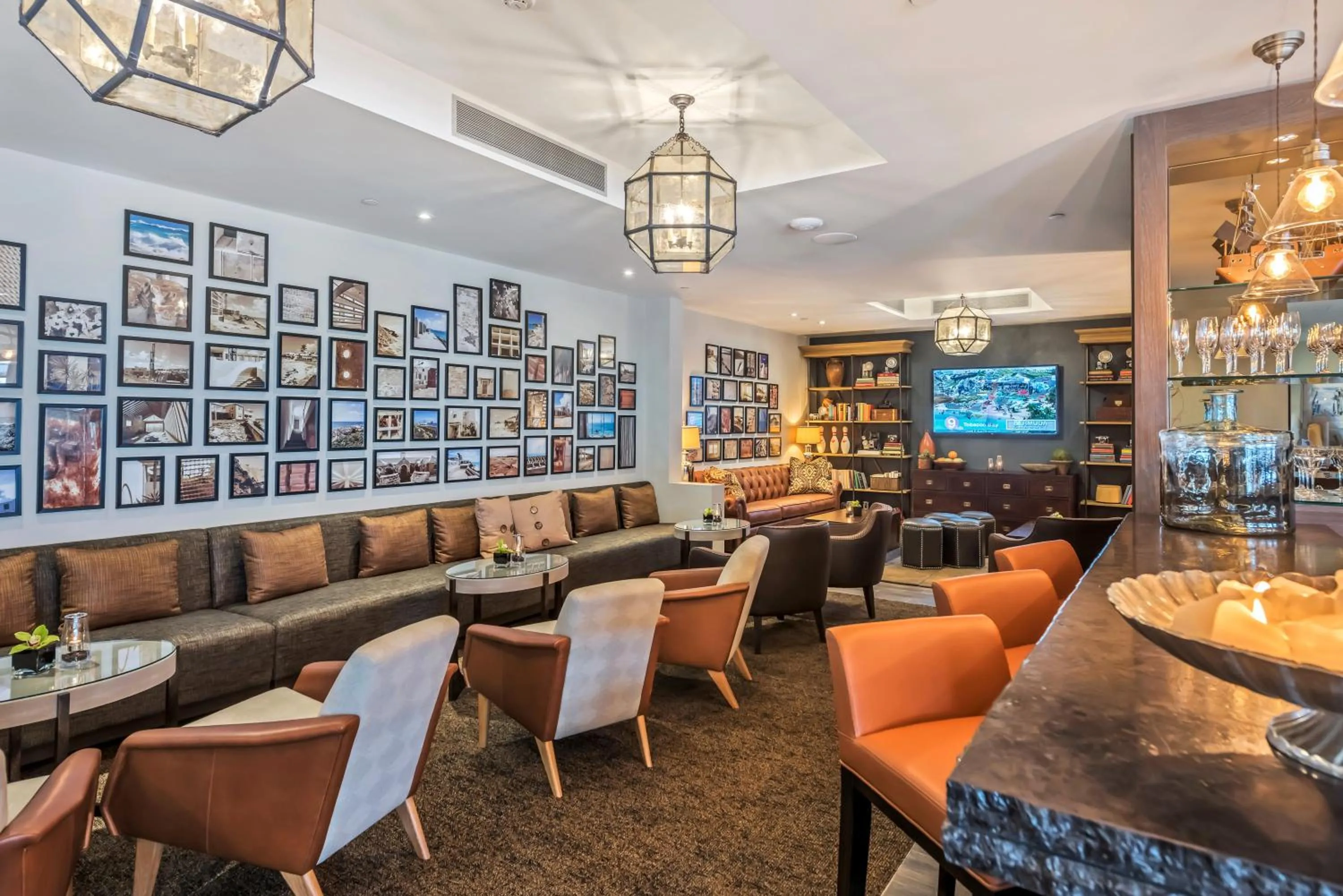 Restaurant/places to eat in The Loren at Pink Beach