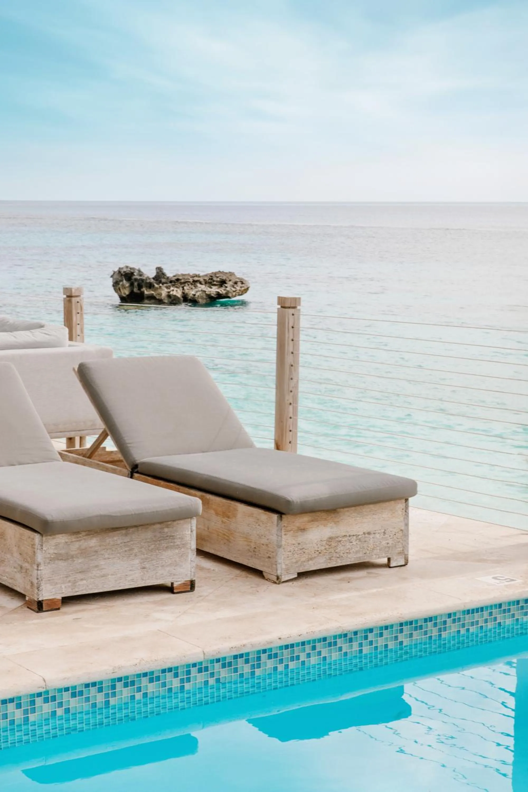 Day in The Loren at Pink Beach