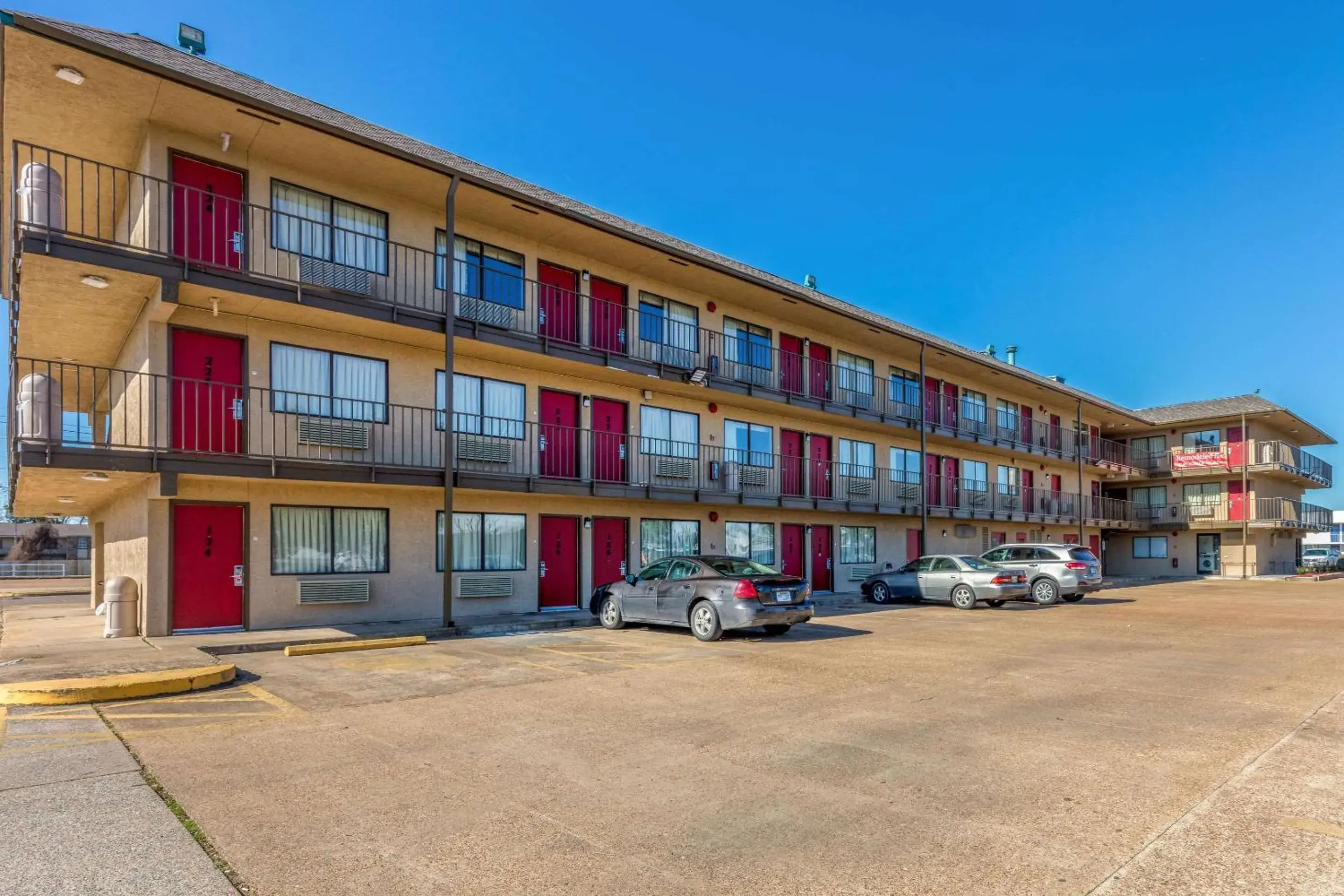 Property Building in Econo Lodge