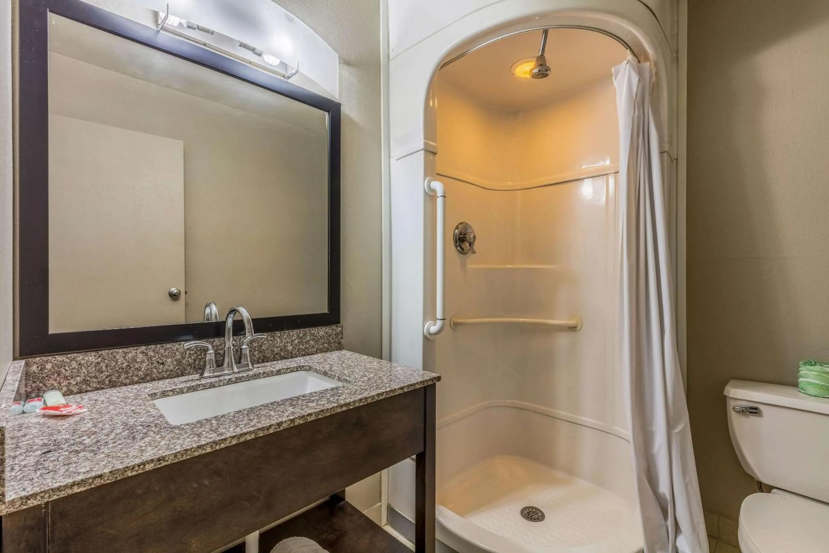 Photo of the whole room, Bathroom in Econo Lodge