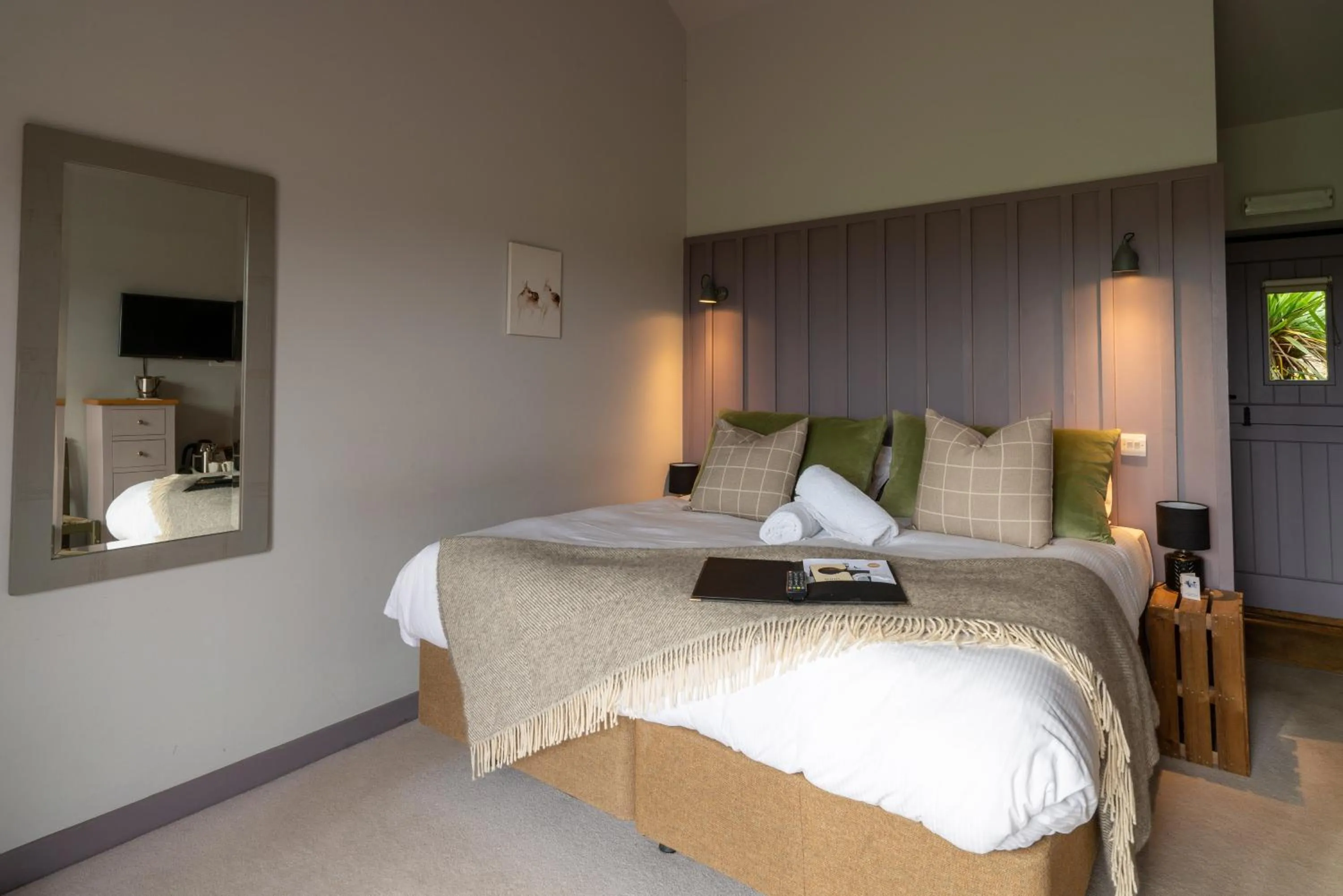 Photo of the whole room, Bed in The Welldiggers Arms