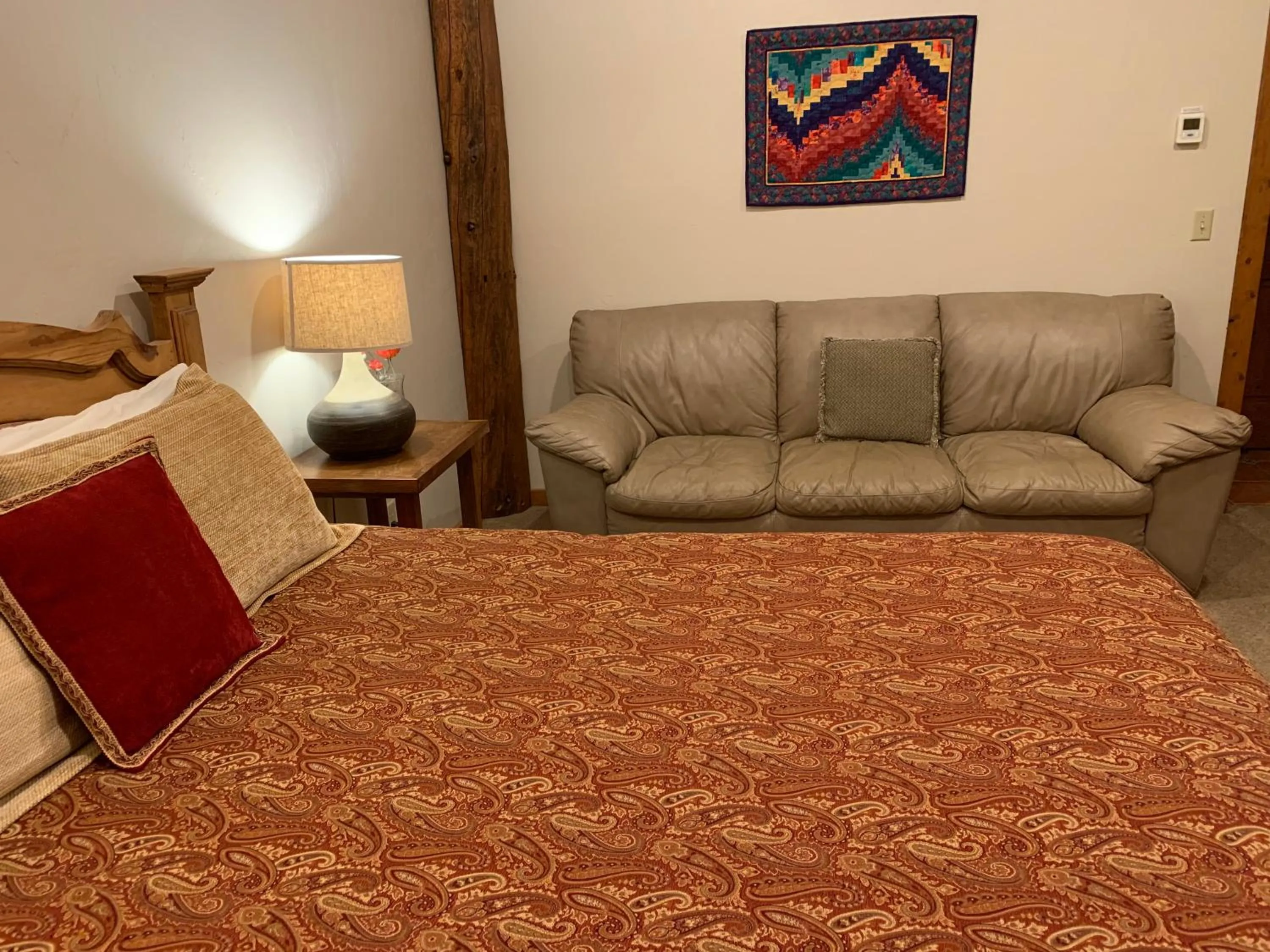 Bed in Slot Canyons Inn Bed & Breakfast