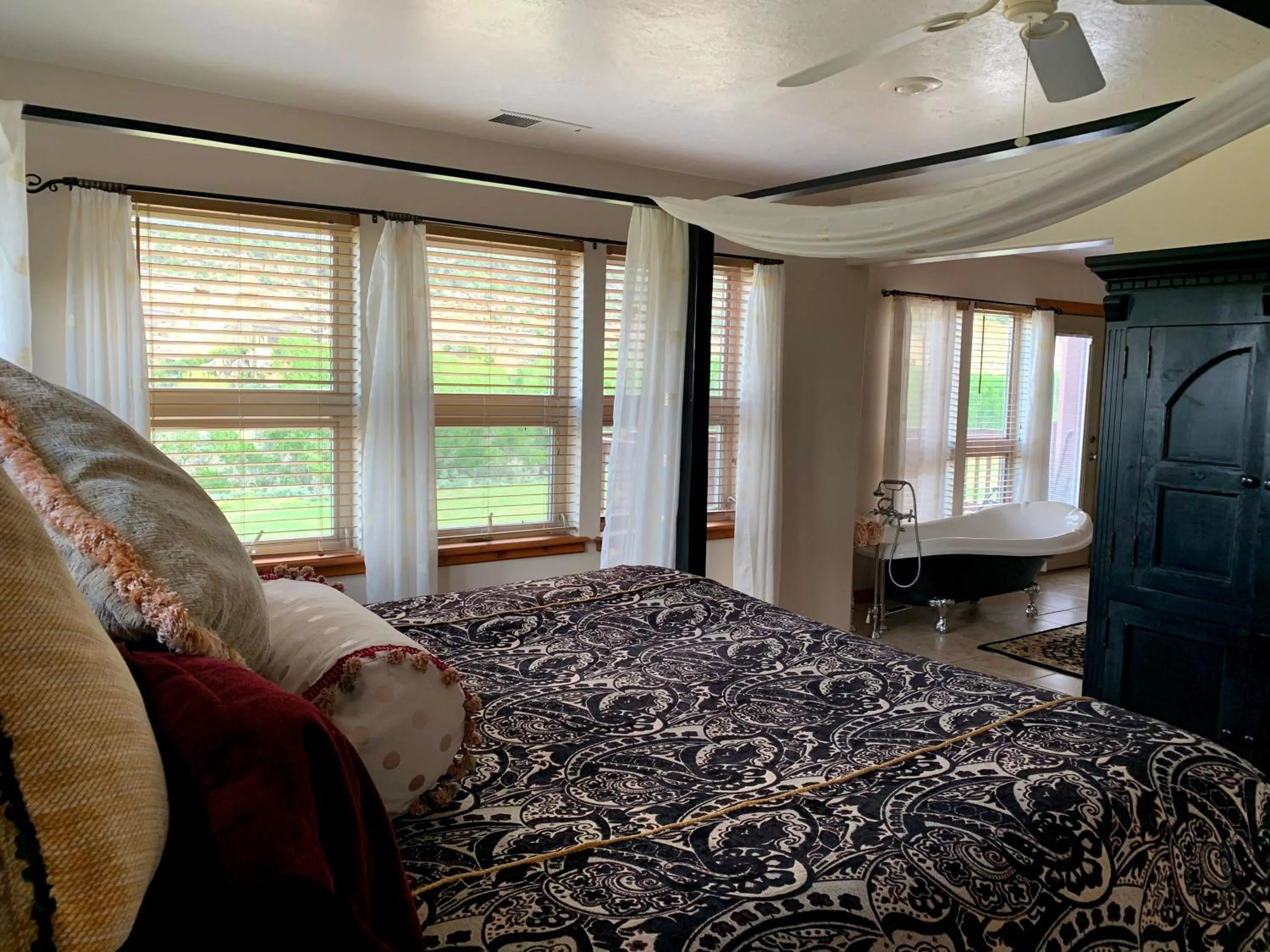 Bed in Slot Canyons Inn Bed & Breakfast