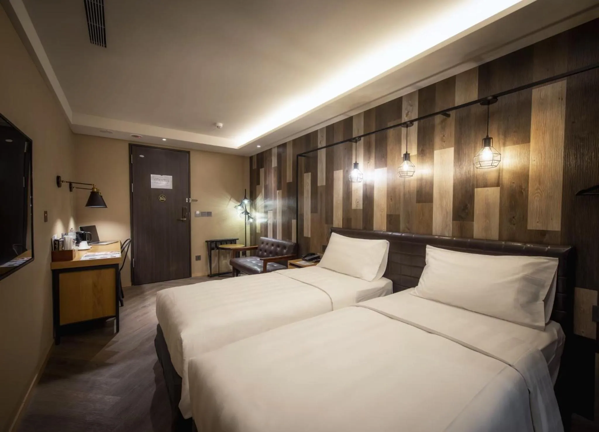 Photo of the whole room, Bed in City Suites - Beimen