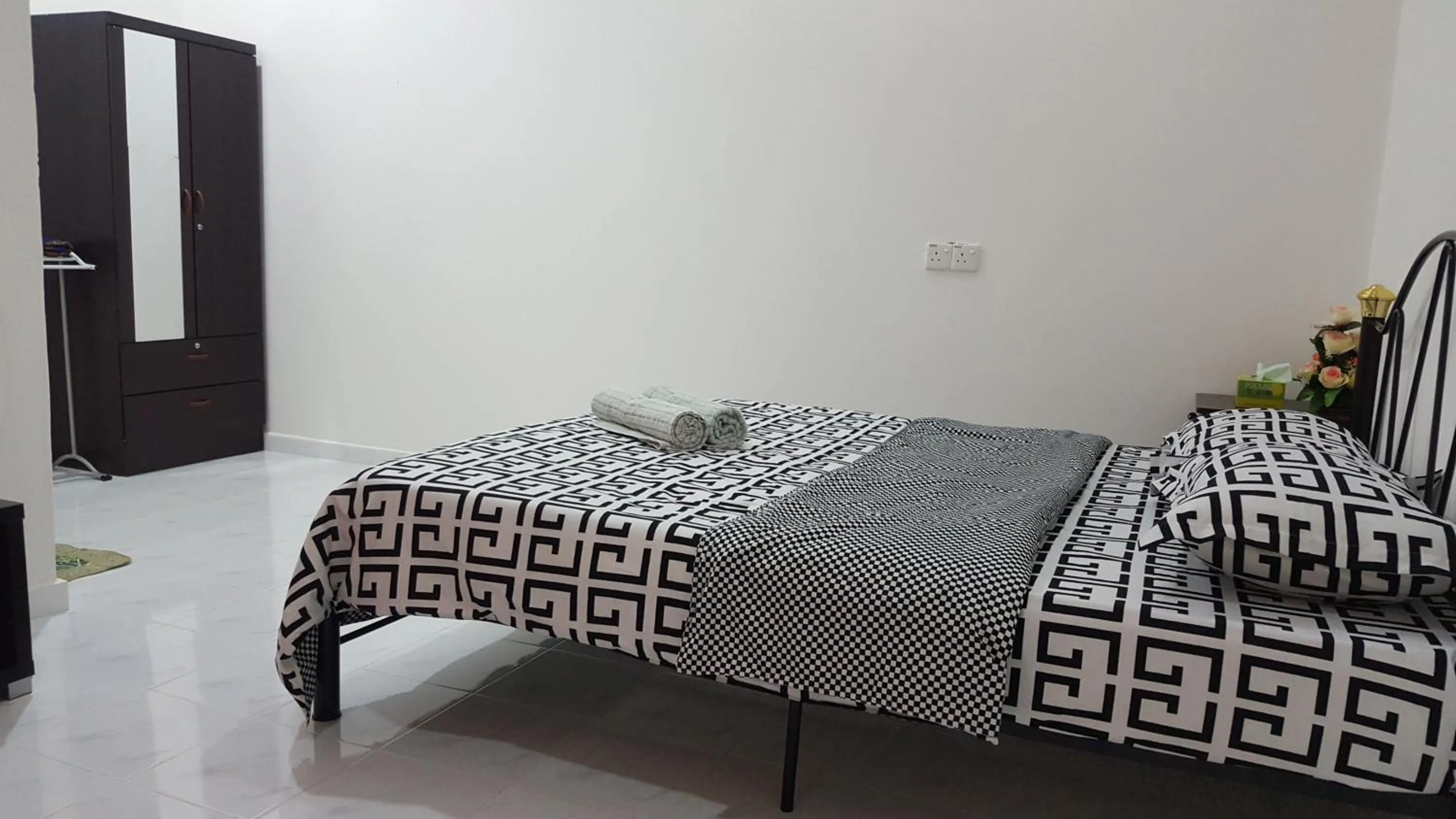 Bed in Mama Iman Guestroom