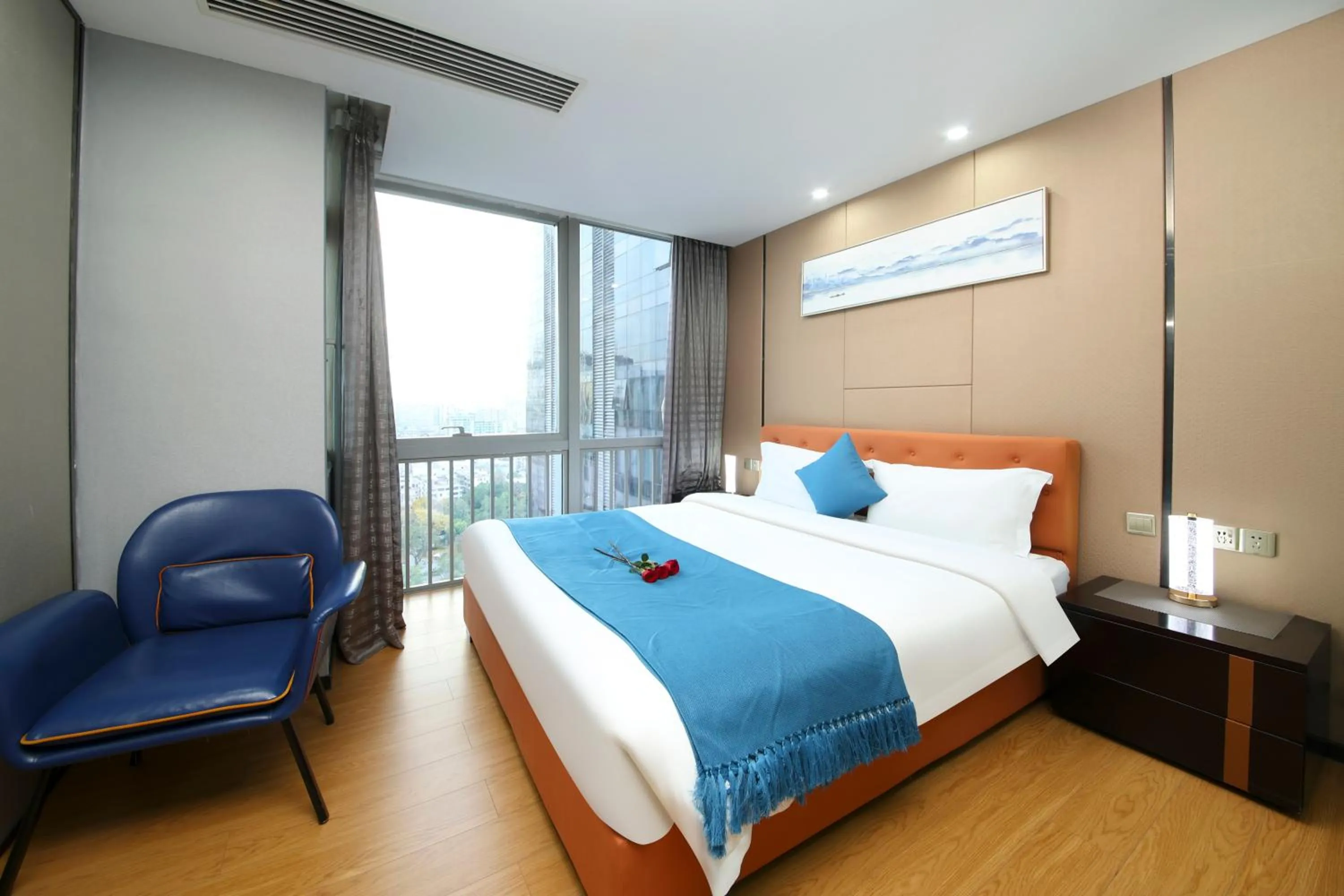 Photo of the whole room, Bed in Pengman Beijing Road A-mall Apartment
