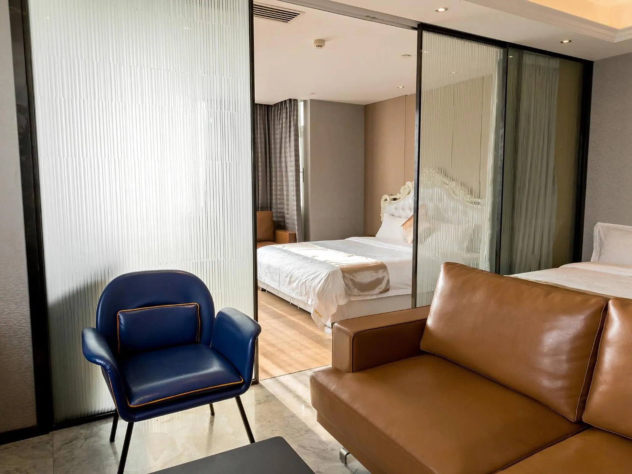 Seating area, Bed in Pengman Beijing Road A-mall Apartment