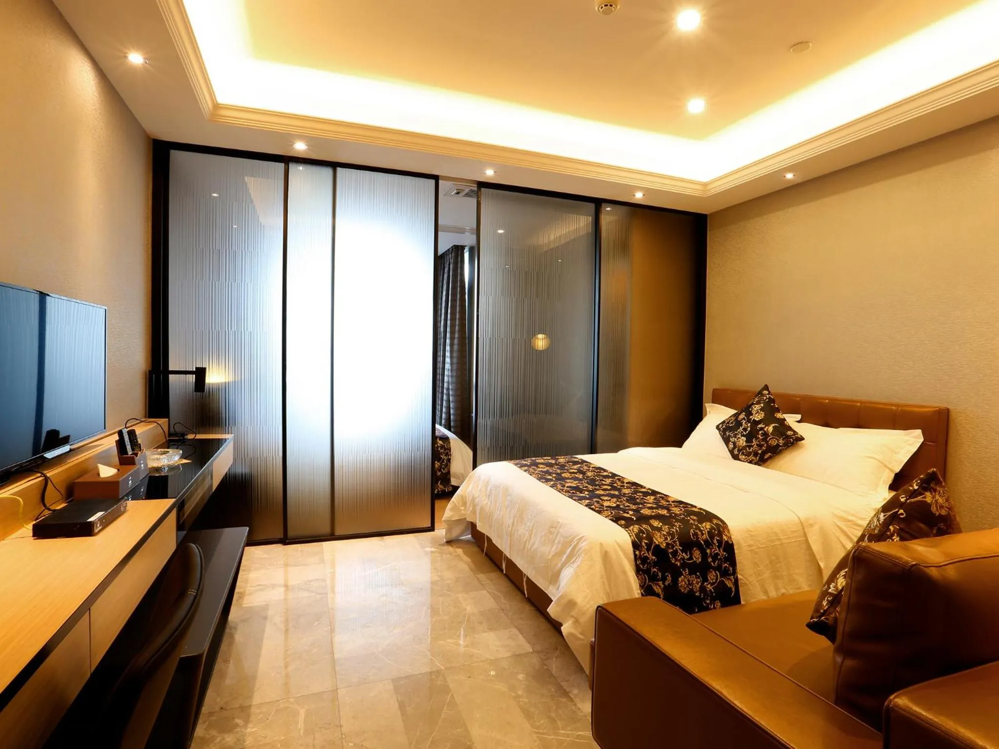 Photo of the whole room, Bed in Pengman Beijing Road A-mall Apartment