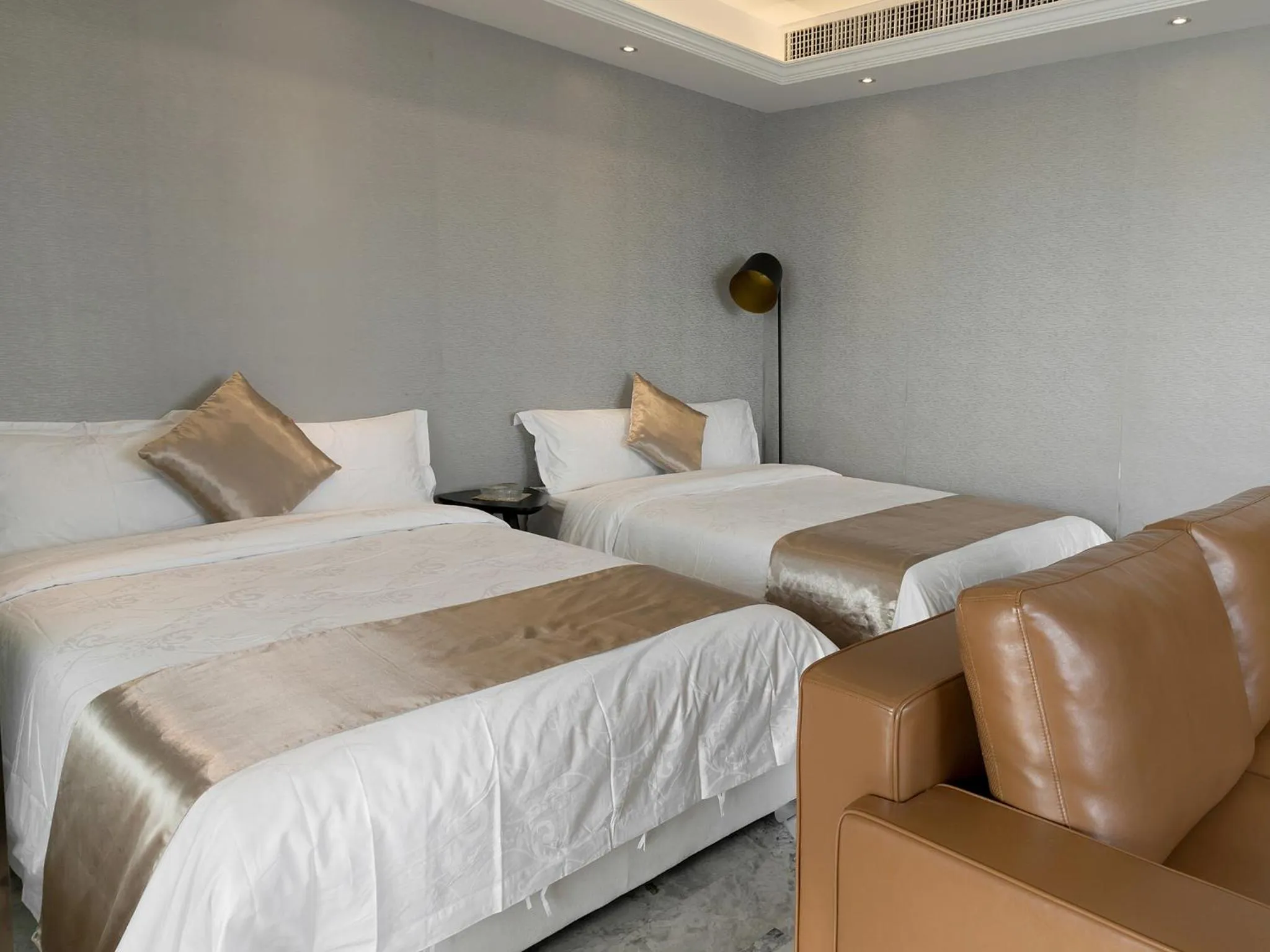 Photo of the whole room, Bed in Pengman Beijing Road A-mall Apartment
