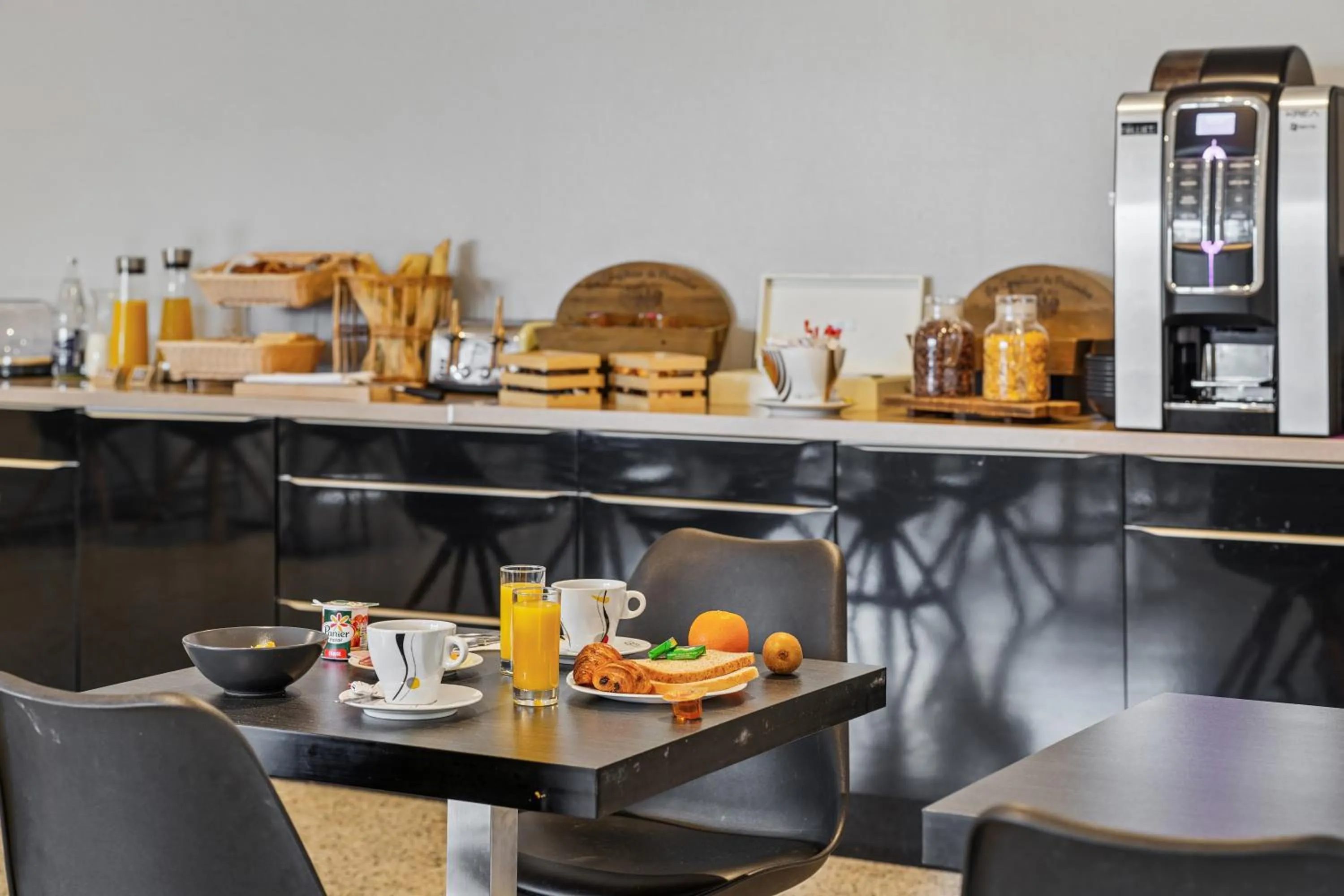 Breakfast in Hôtel Restaurant AKENA Camiers-Le Touquet - 2 étoiles