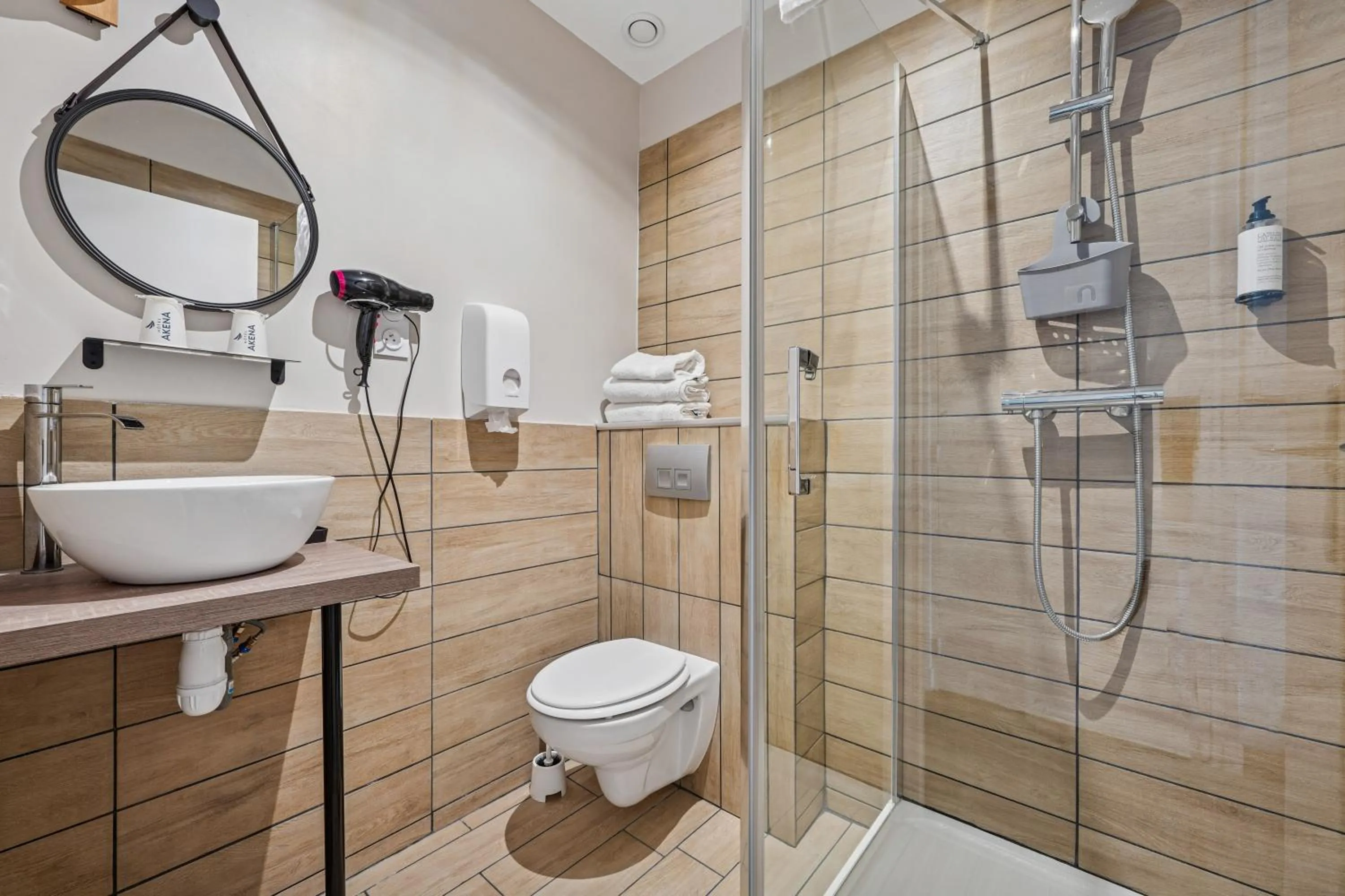 Shower in Hôtel Restaurant AKENA Camiers-Le Touquet - 2 étoiles