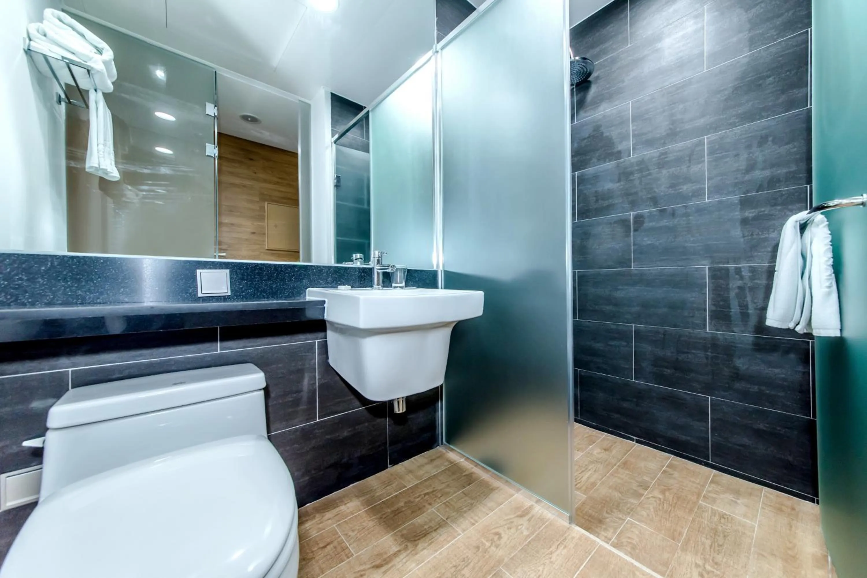 Toilet in Co-op City Hotel Seongsan