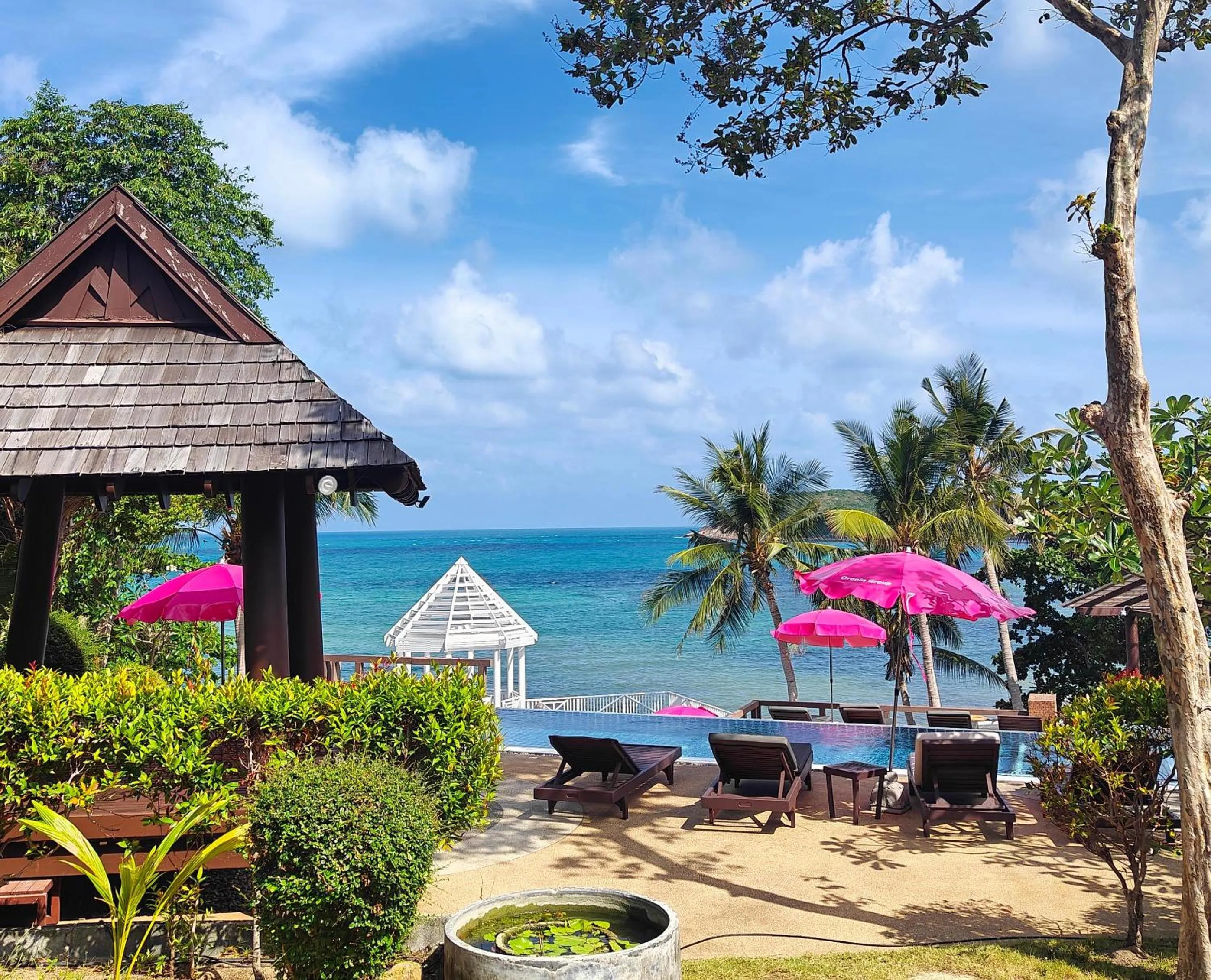 Garden in Bhundhari Resort & Villas Samui