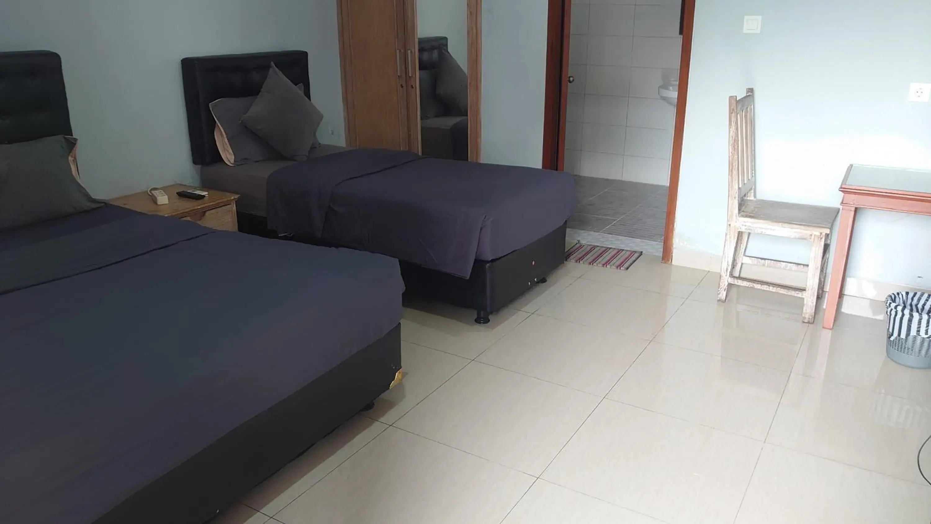 Triple Room in Nuka Beach Inn Triple Room in Nuka Beach Inn