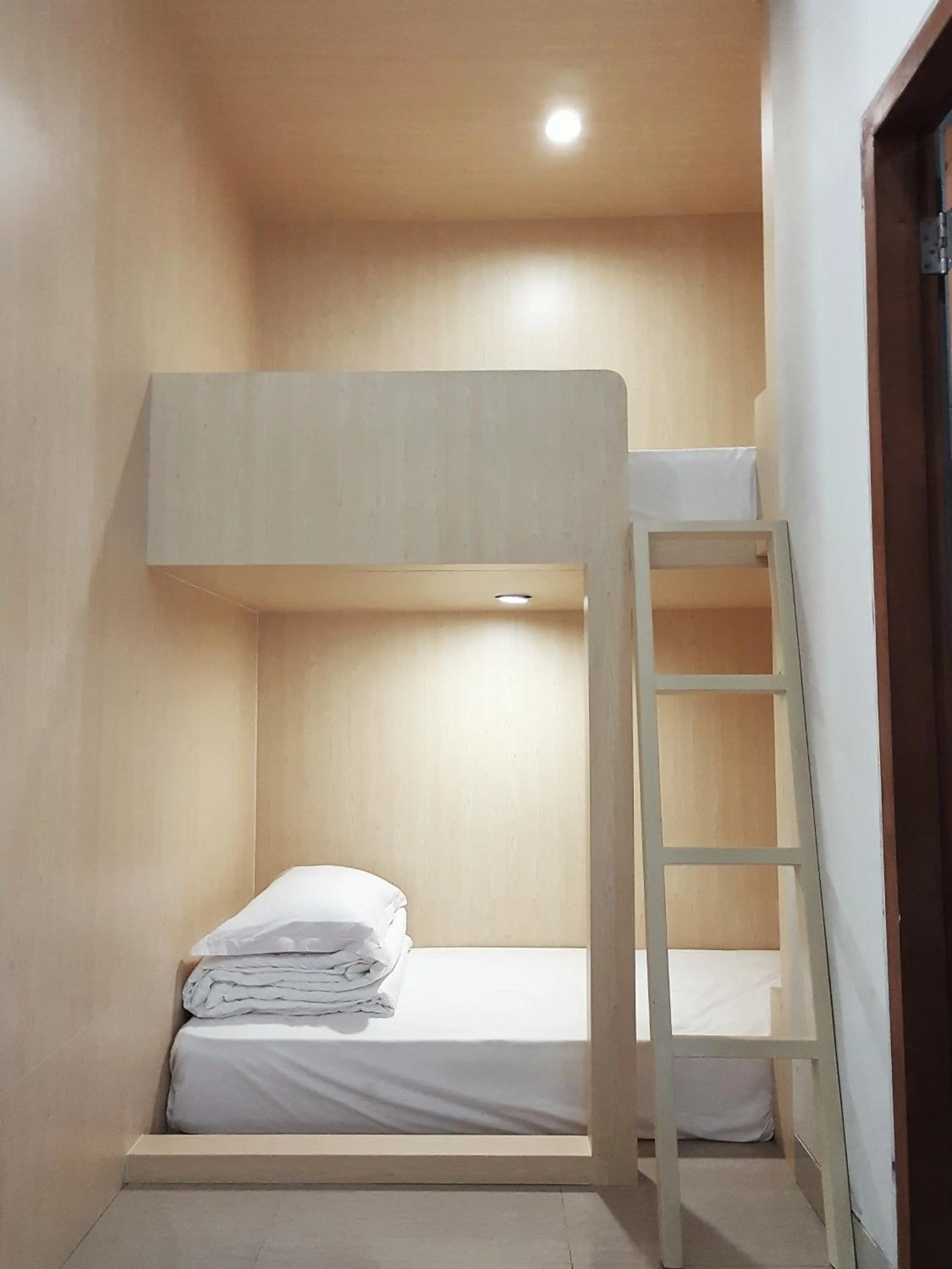 Bed in 6-Bed Female Dormitory Room in Nuka Beach Inn
