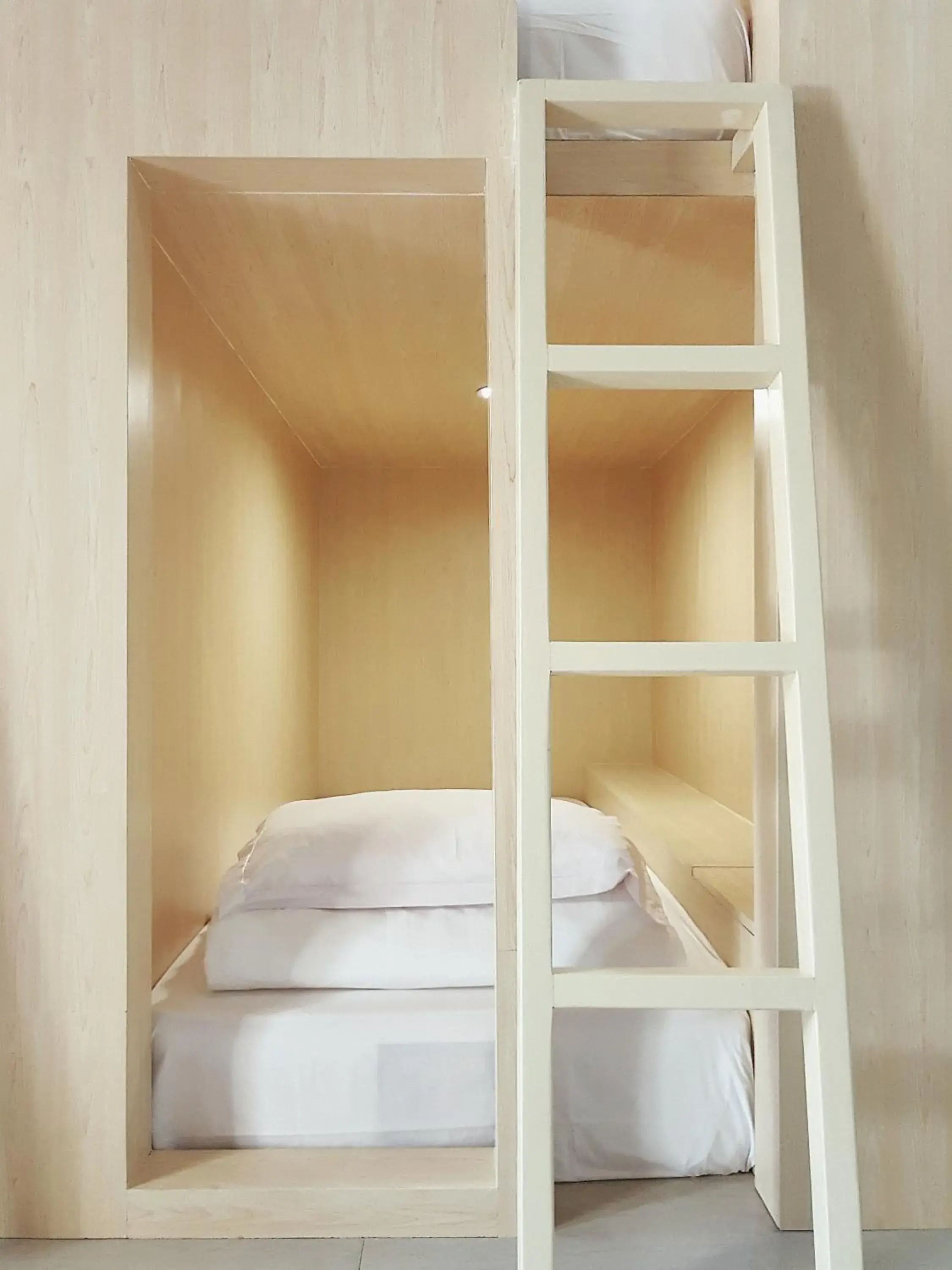 Bed in 6-Bed Dormitory Room in Nuka Beach Inn Bed in 6-Bed Dormitory Room in Nuka Beach Inn