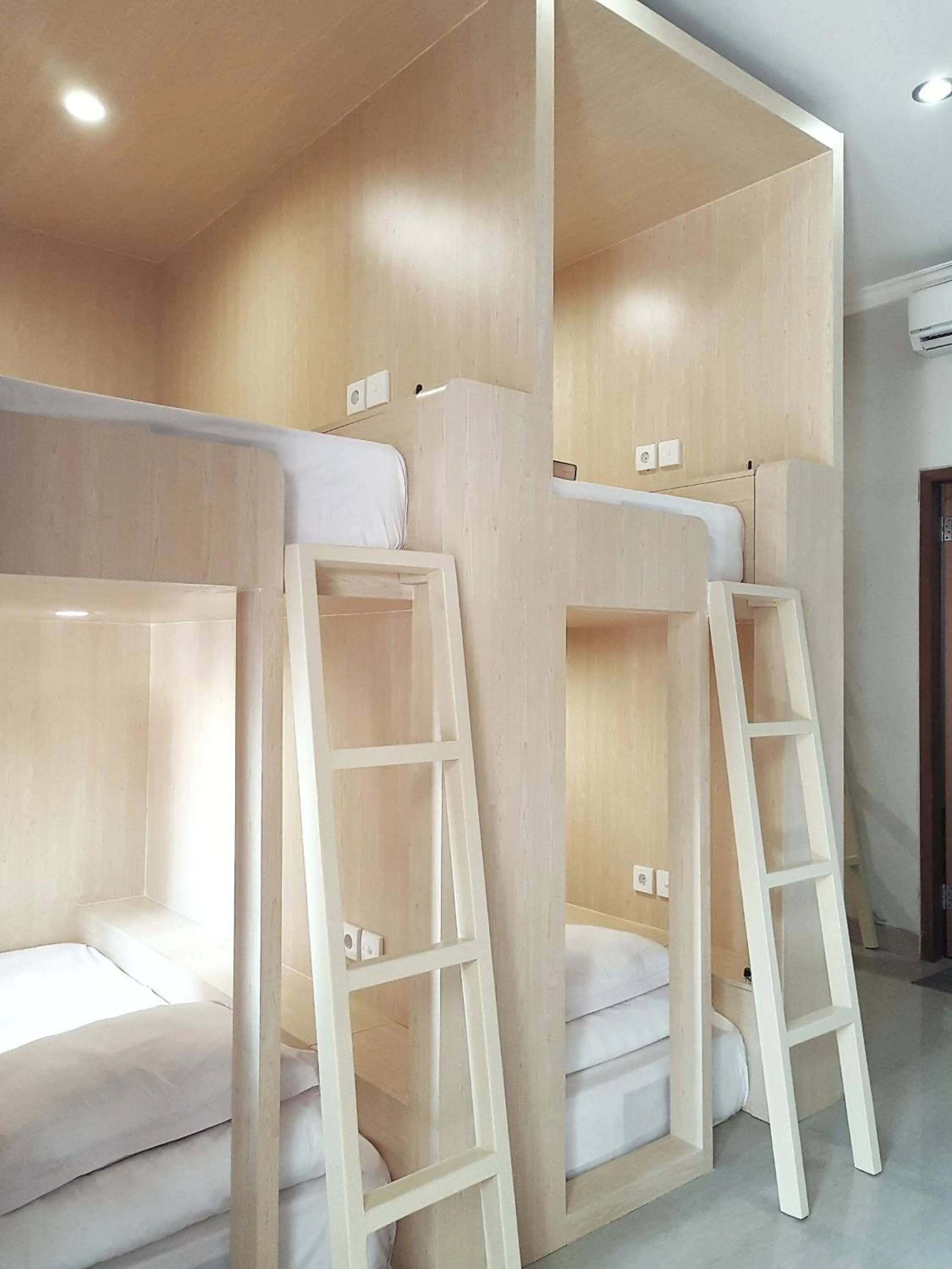 Bed in 6-Bed Dormitory Room in Nuka Beach Inn