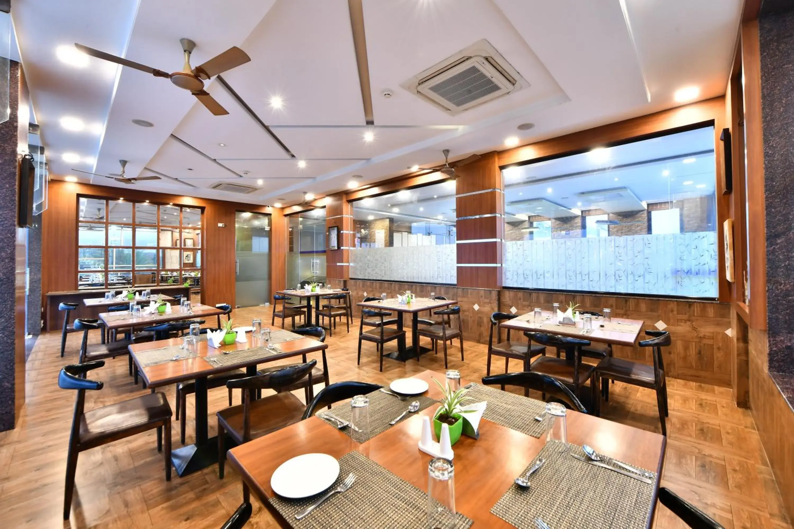 Restaurant/places to eat in Click Hotel Sagar Plaza Chakan, Pune Restaurant/places to eat in Click Hotel Sagar Plaza Chakan, Pune