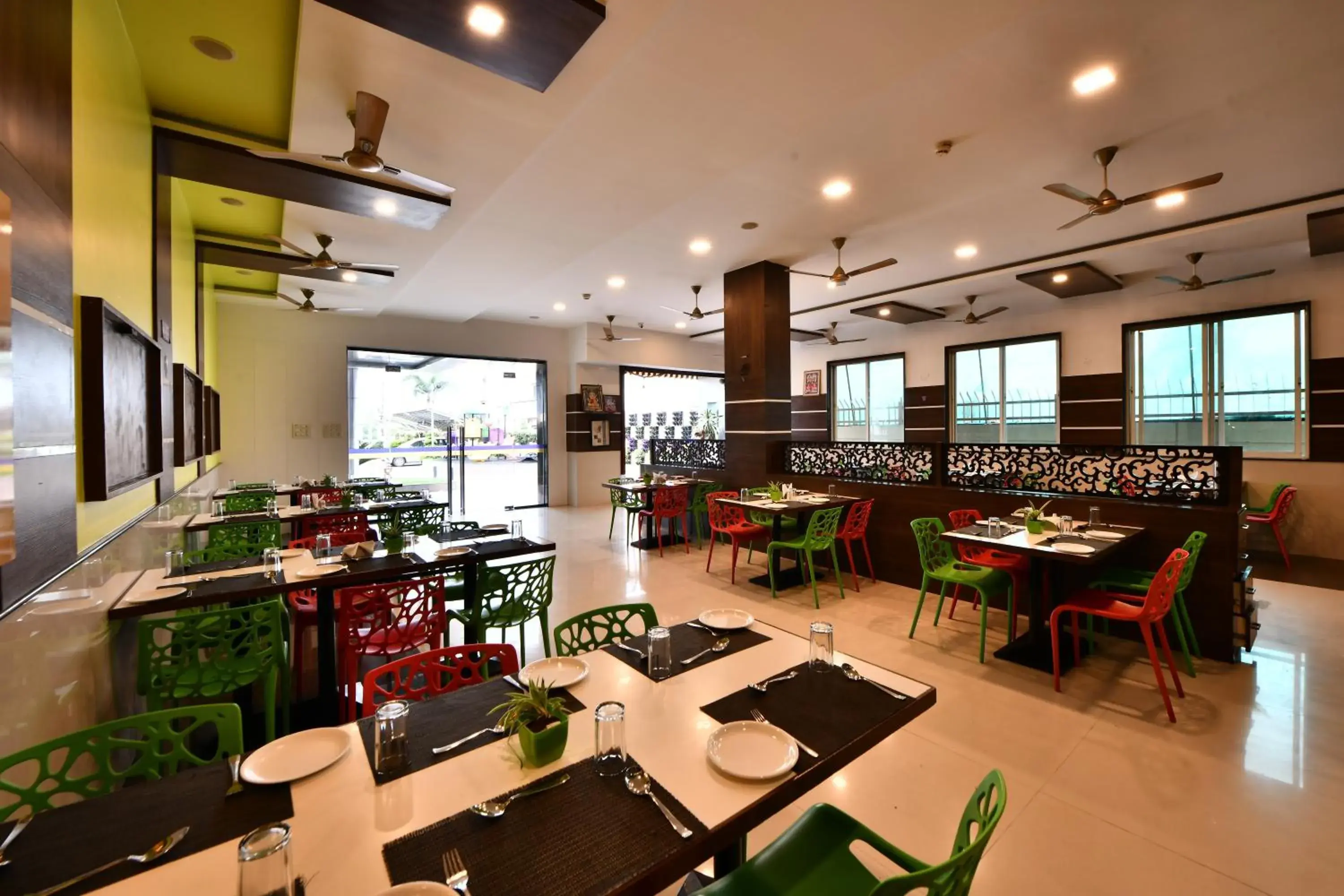 Restaurant/places to eat in Click Hotel Sagar Plaza Chakan, Pune Restaurant/places to eat in Click Hotel Sagar Plaza Chakan, Pune