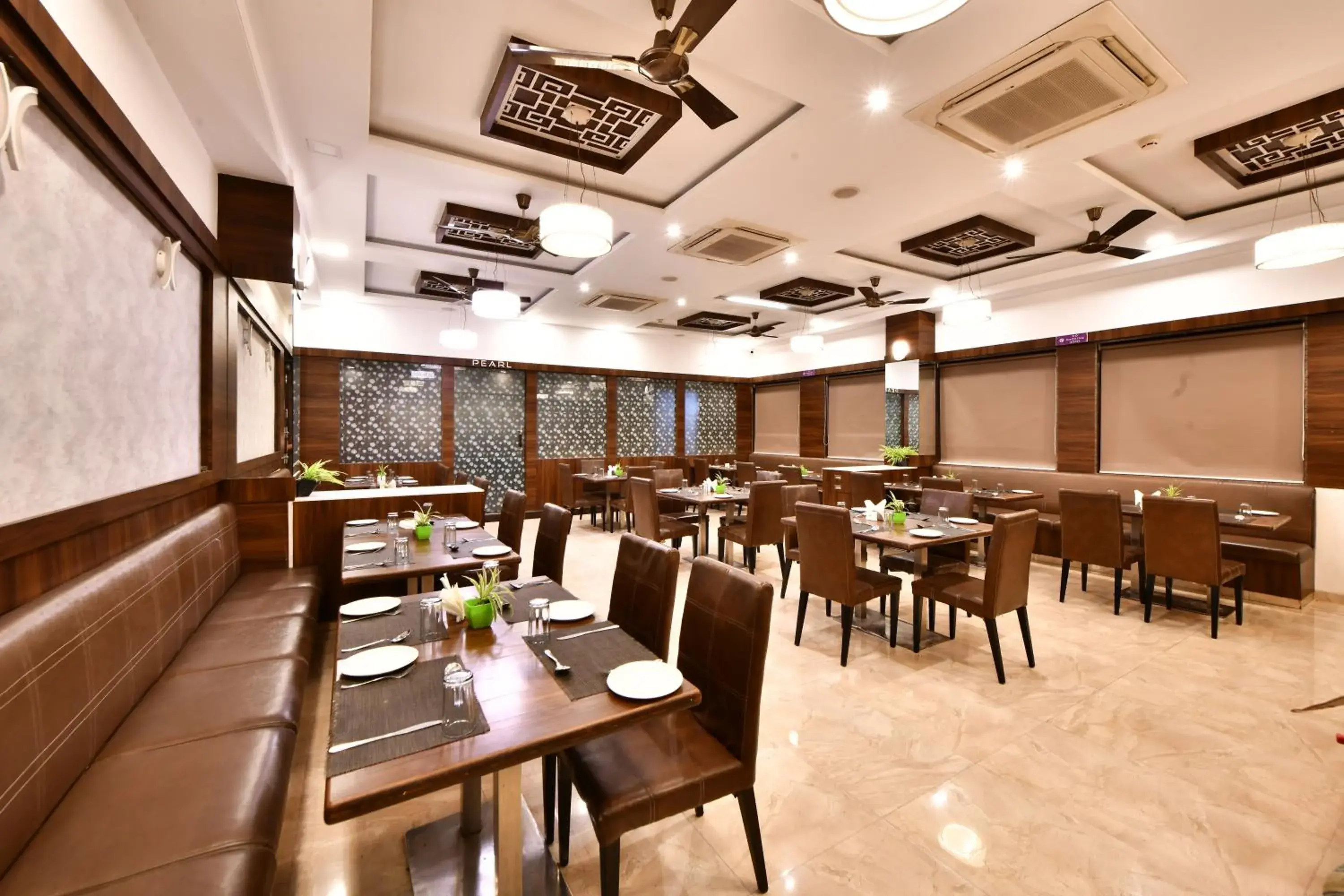 Restaurant/places to eat in Click Hotel Sagar Plaza Chakan, Pune Restaurant/places to eat in Click Hotel Sagar Plaza Chakan, Pune
