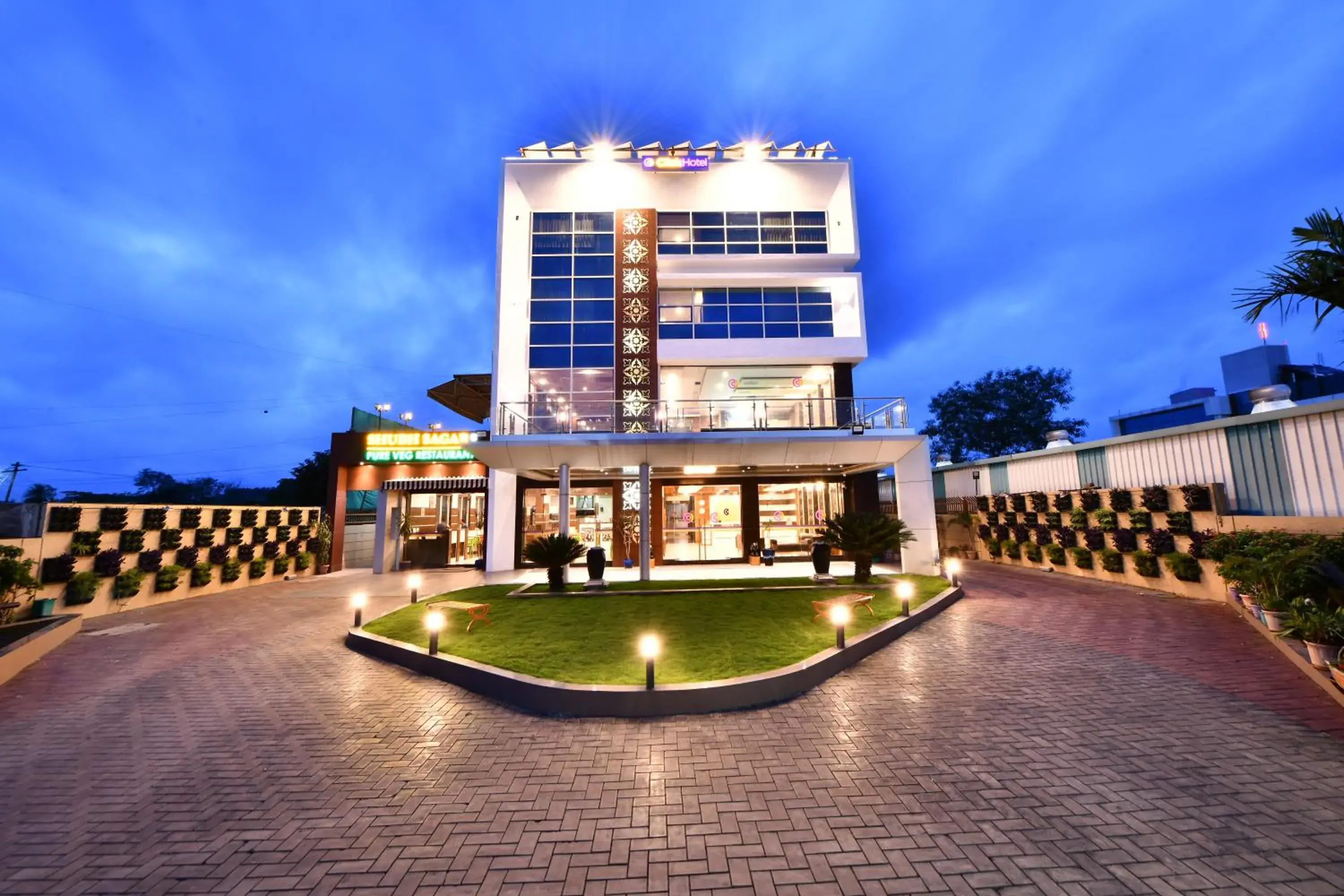 Facade/entrance in Click Hotel Sagar Plaza Chakan, Pune Facade/entrance in Click Hotel Sagar Plaza Chakan, Pune