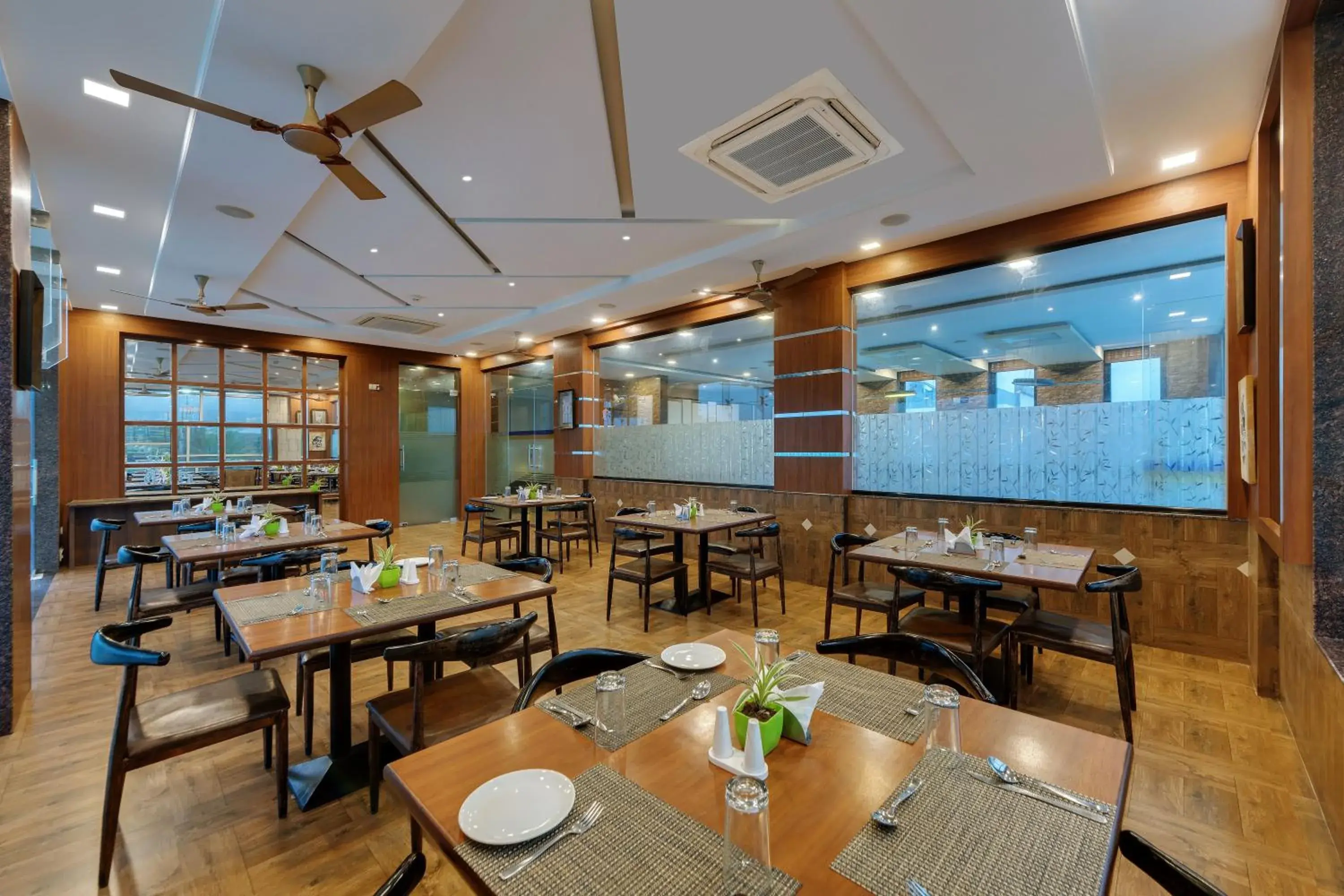 Restaurant/places to eat in Click Hotel Sagar Plaza Chakan, Pune Restaurant/places to eat in Click Hotel Sagar Plaza Chakan, Pune