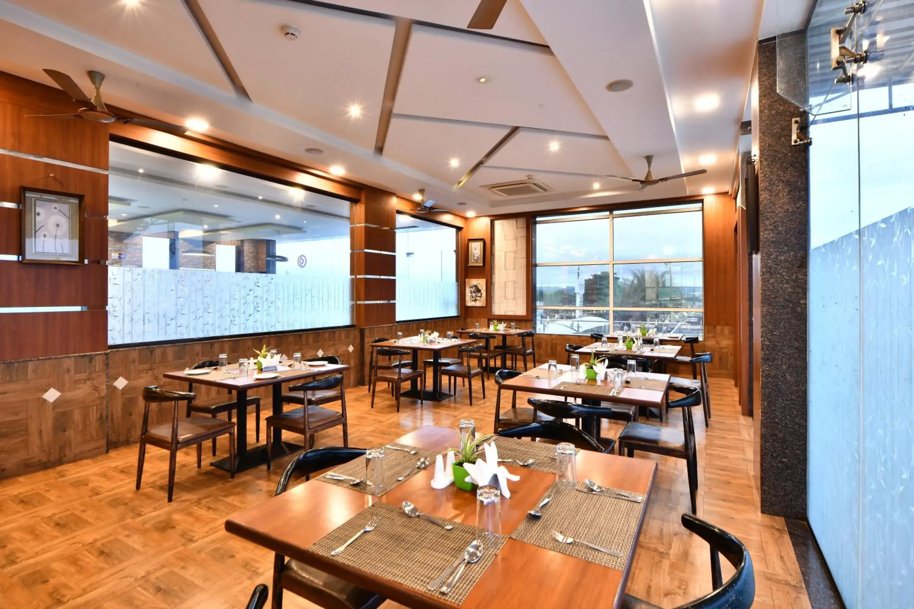 Restaurant/places to eat in Click Hotel Sagar Plaza Chakan, Pune Restaurant/places to eat in Click Hotel Sagar Plaza Chakan, Pune