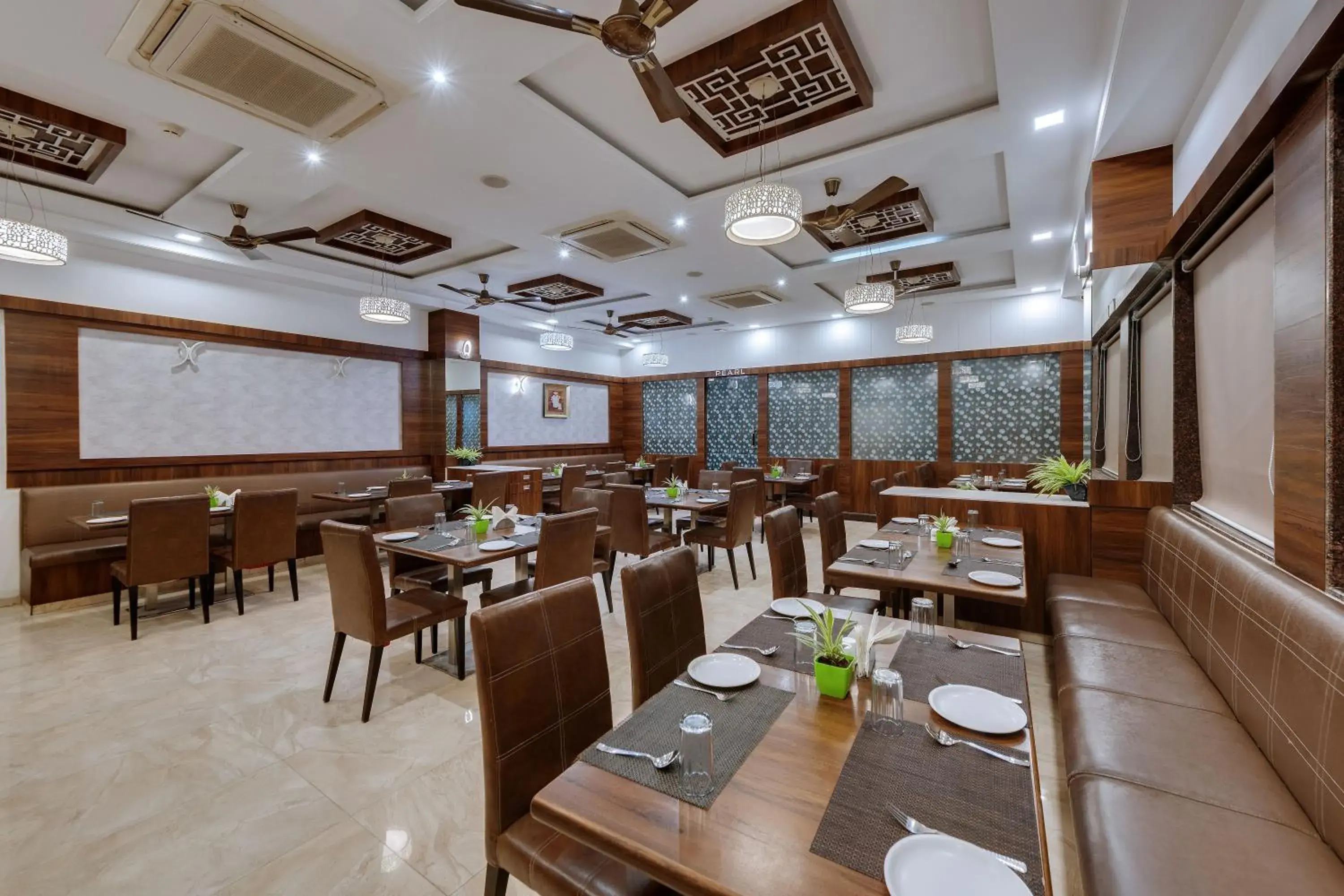 Restaurant/places to eat in Click Hotel Sagar Plaza Chakan, Pune Restaurant/places to eat in Click Hotel Sagar Plaza Chakan, Pune