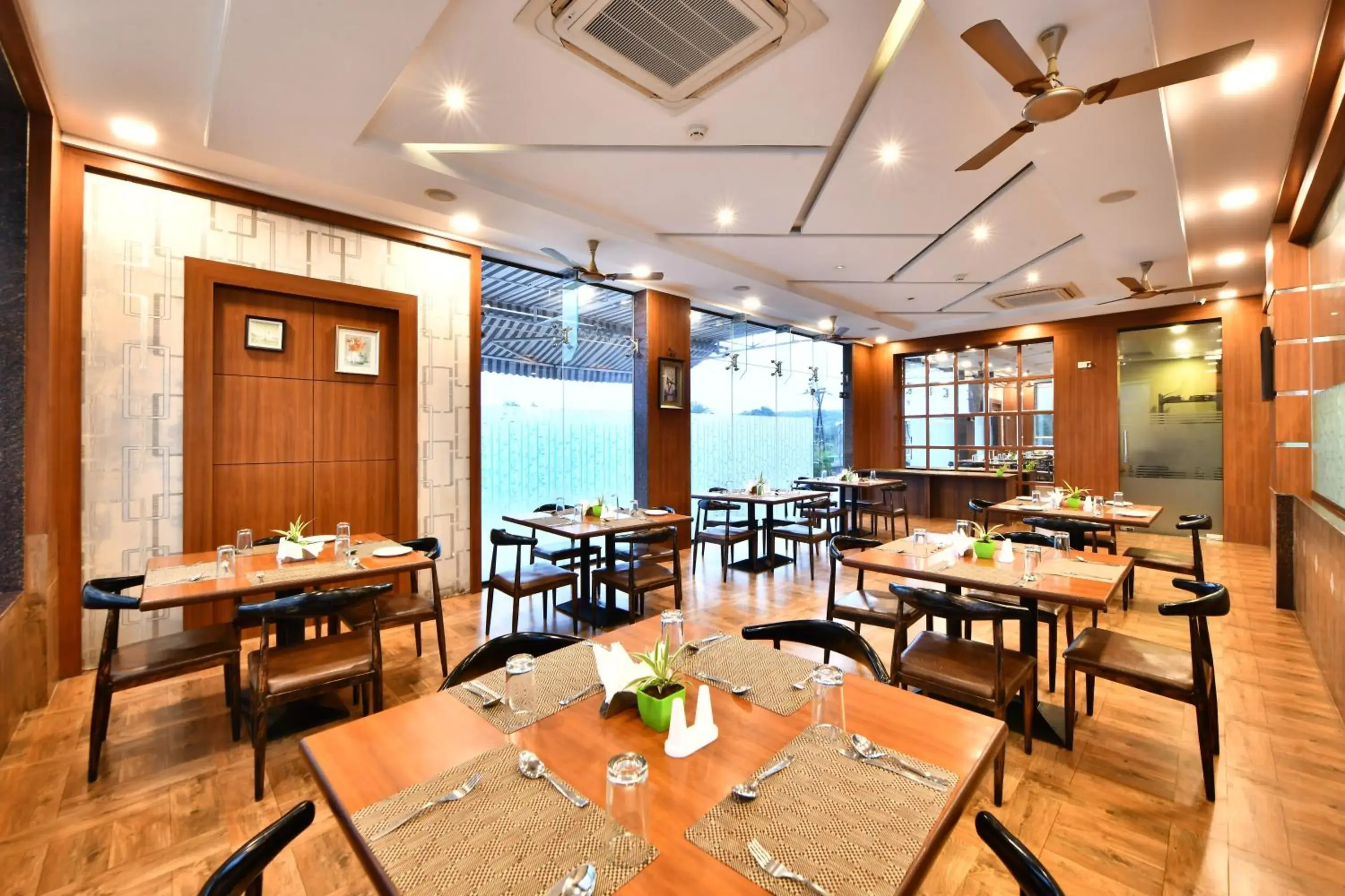 Restaurant/places to eat in Click Hotel Sagar Plaza Chakan, Pune Restaurant/places to eat in Click Hotel Sagar Plaza Chakan, Pune