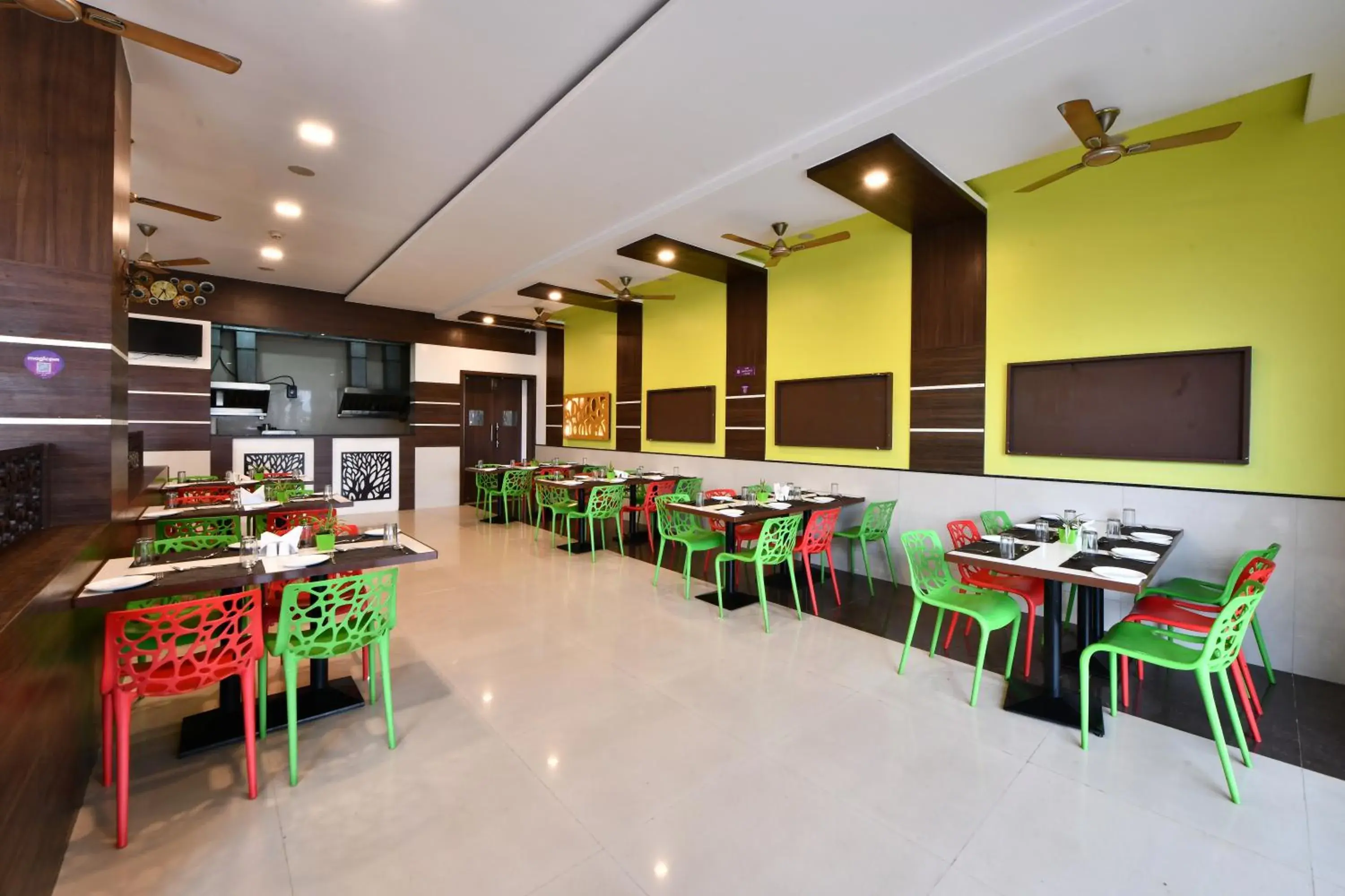 Restaurant/places to eat in Click Hotel Sagar Plaza Chakan, Pune Restaurant/places to eat in Click Hotel Sagar Plaza Chakan, Pune