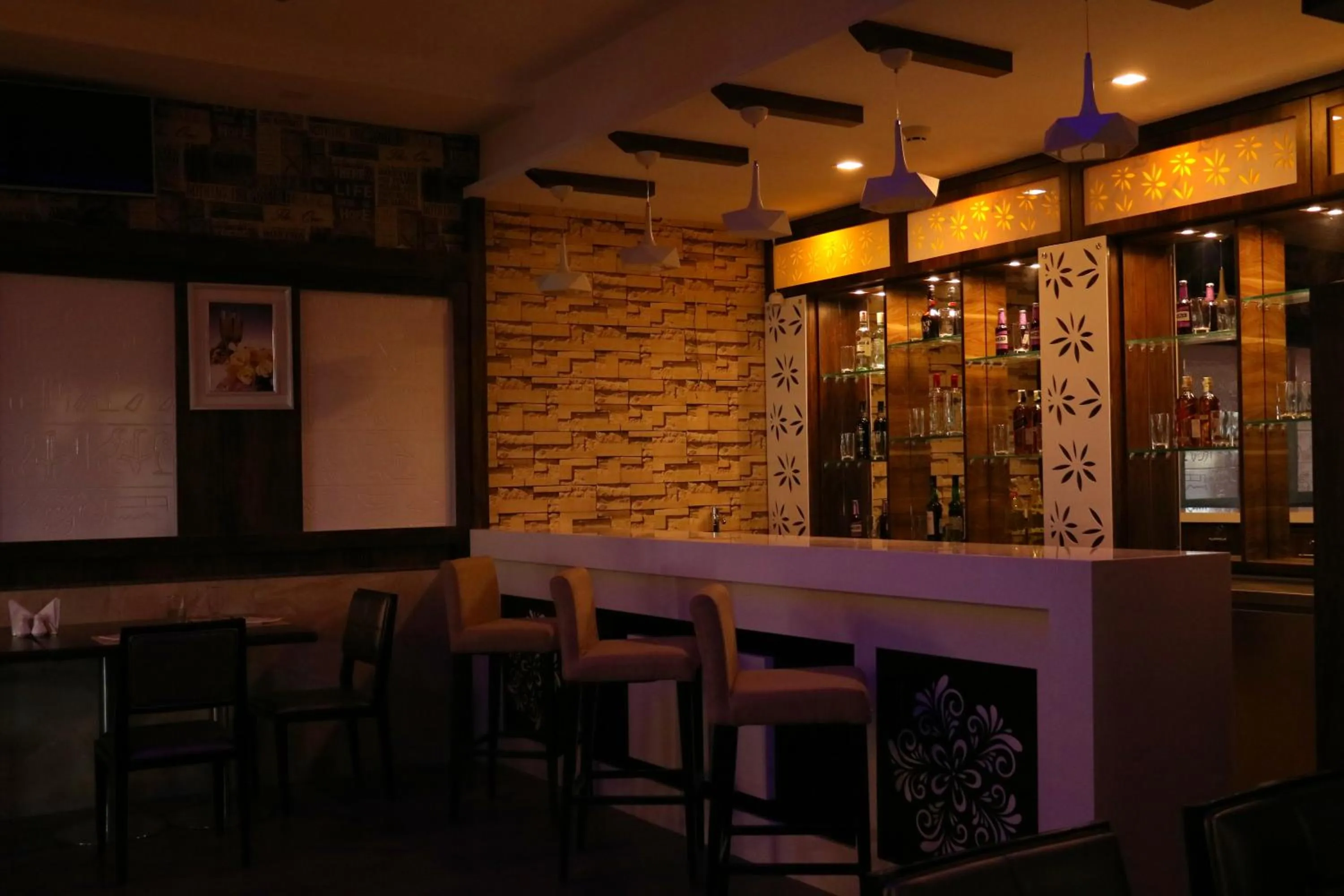 Lounge or bar in Click Hotel Sagar Plaza Chakan, Pune