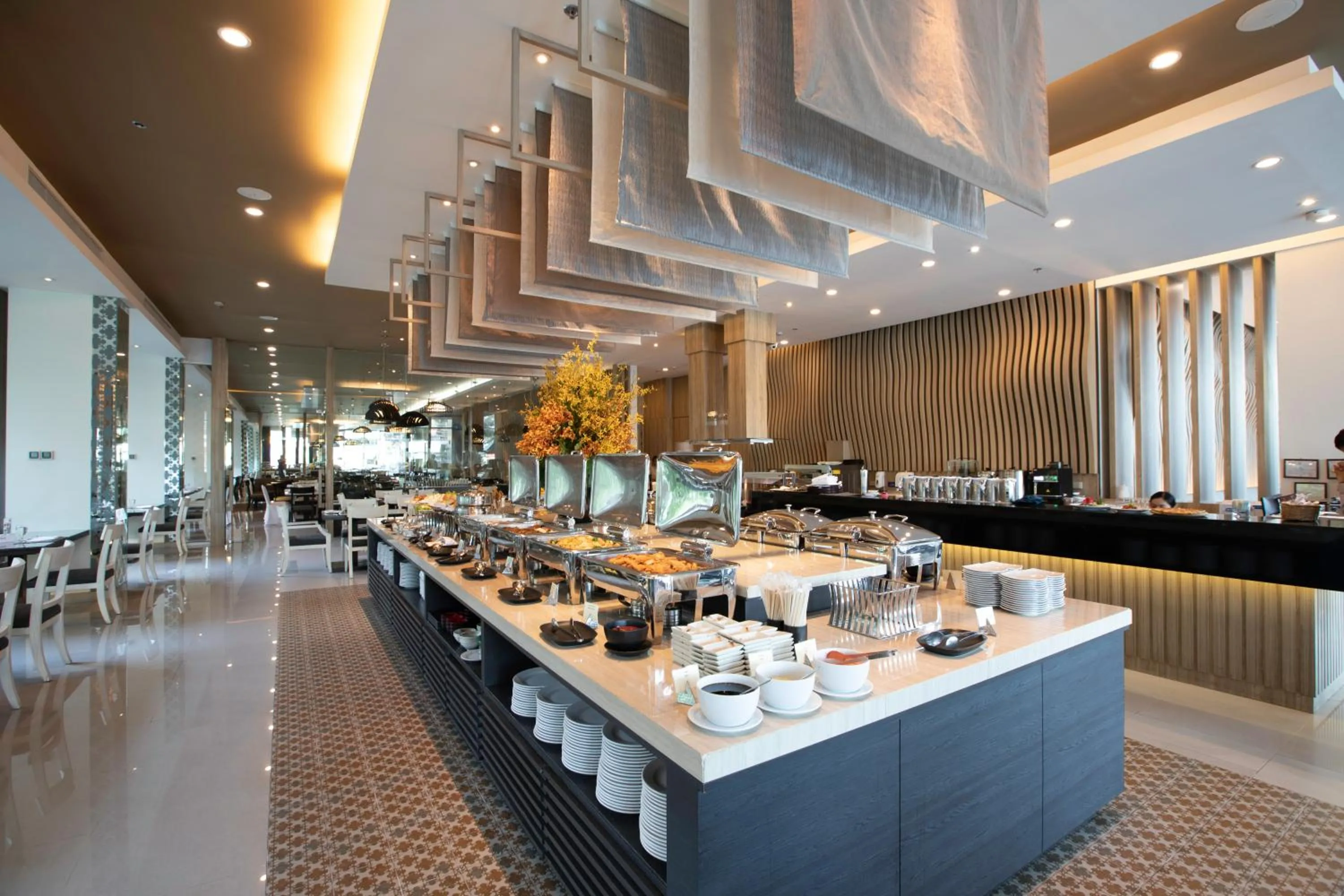 Restaurant/places to eat in Kantary Hotel Korat