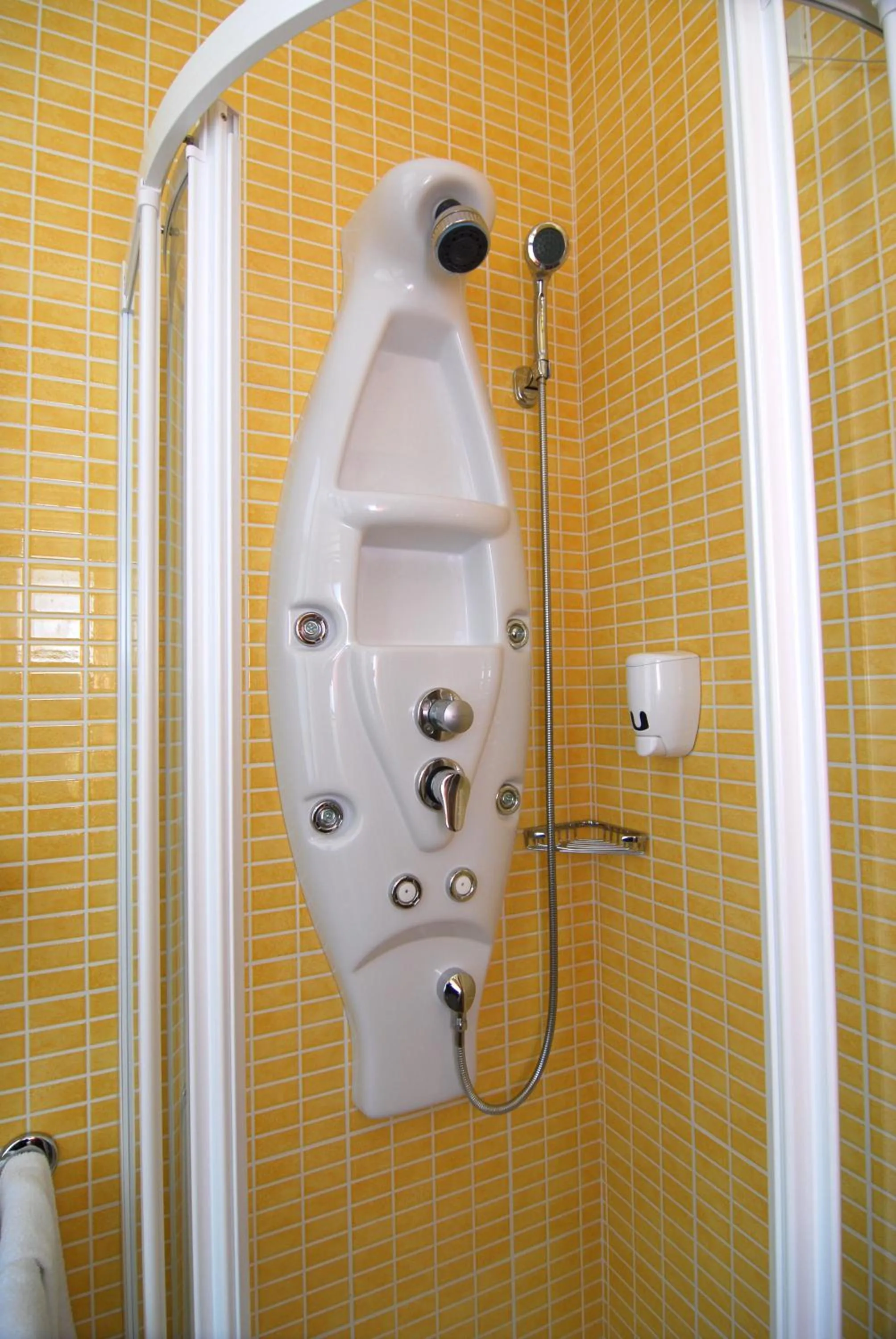 Shower in Hotel Park