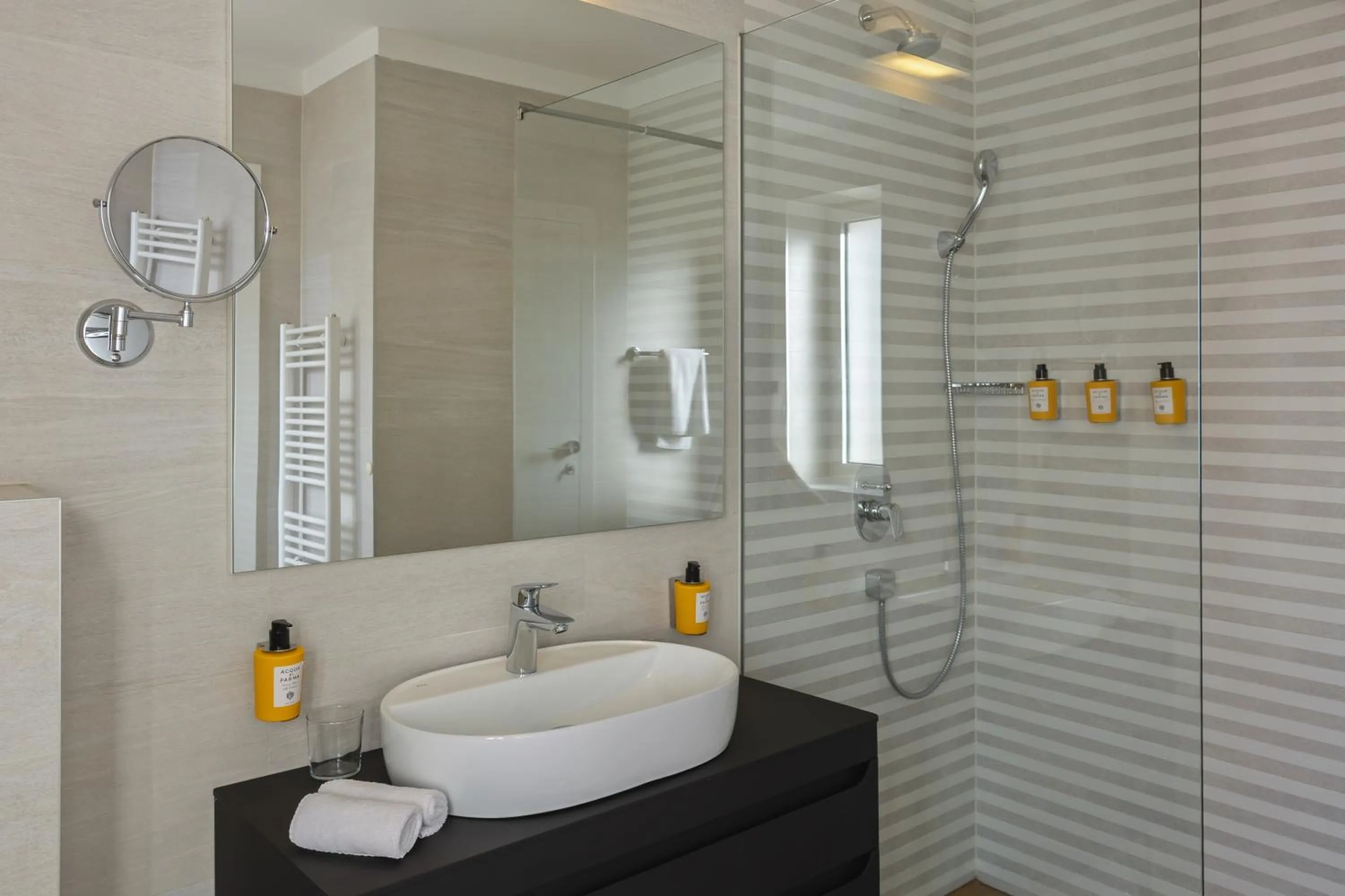 Shower in Apeiro City Avant-garde Hotel