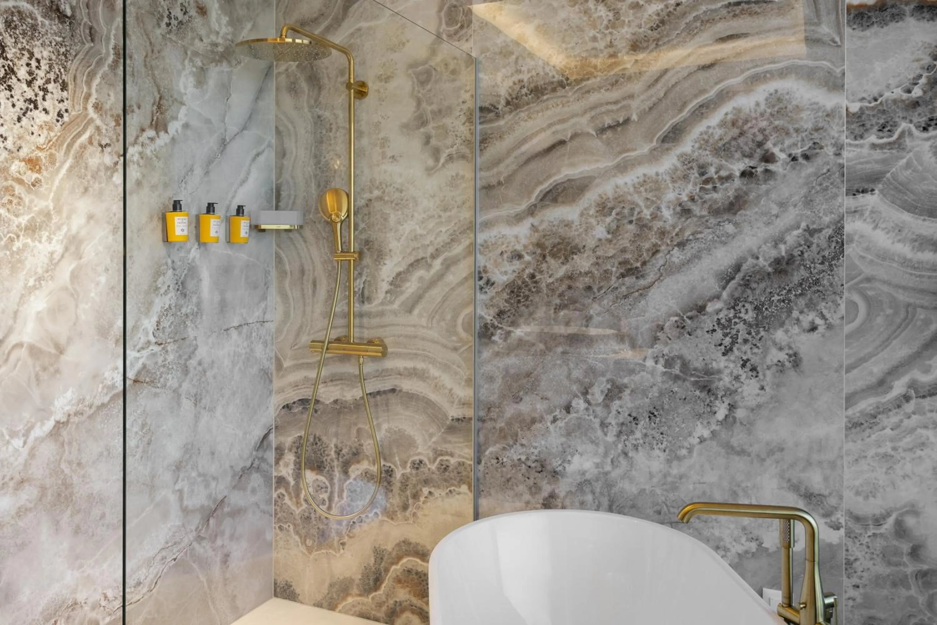 Shower in Apeiro City Avant-garde Hotel