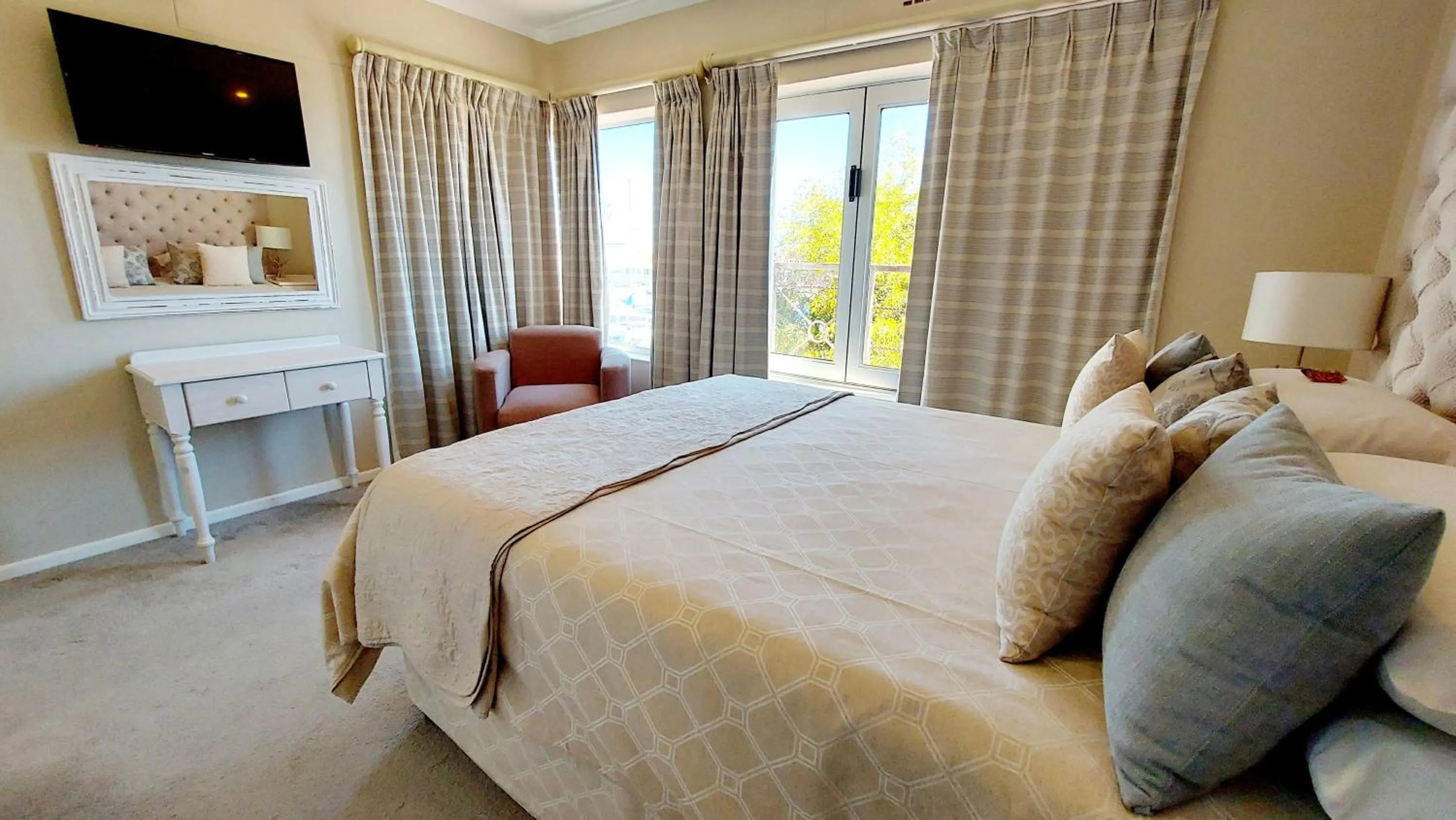 Bed in Russells on the Port