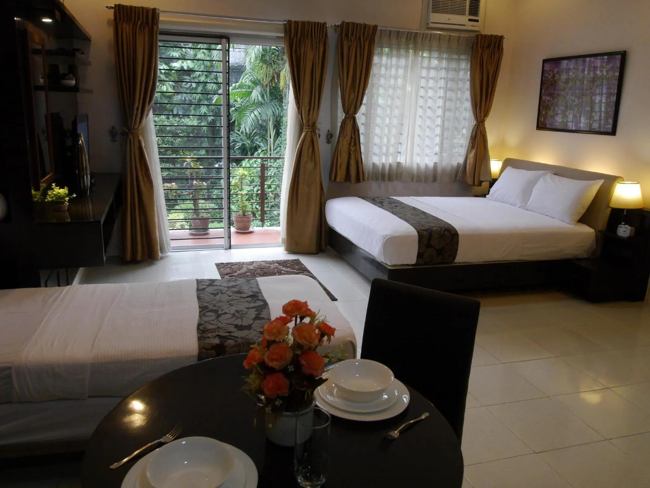 Photo of the whole room, Bed in New Manila Suites