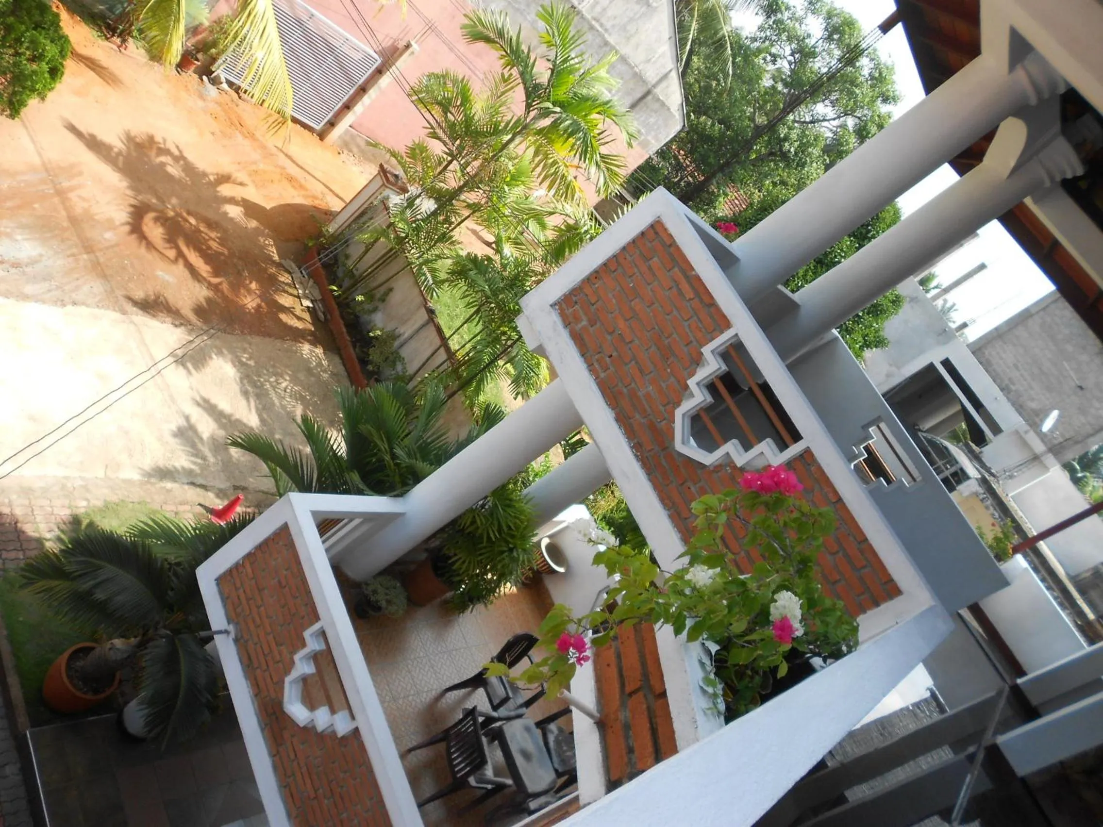 Facade/entrance in Melvila